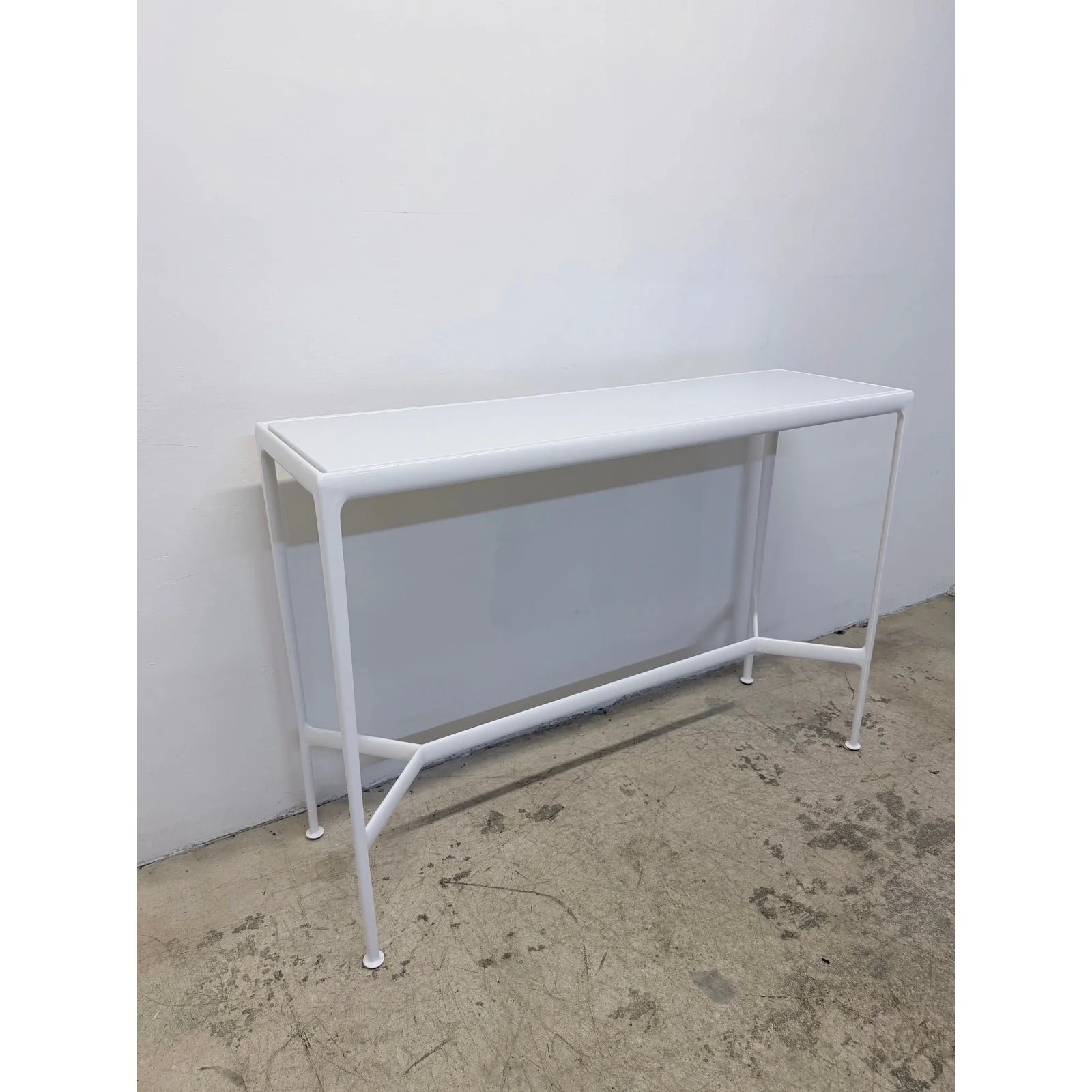 richard-schultz-white-porcelain-1966-collection-outdoor-high-table-for-knoll-0670