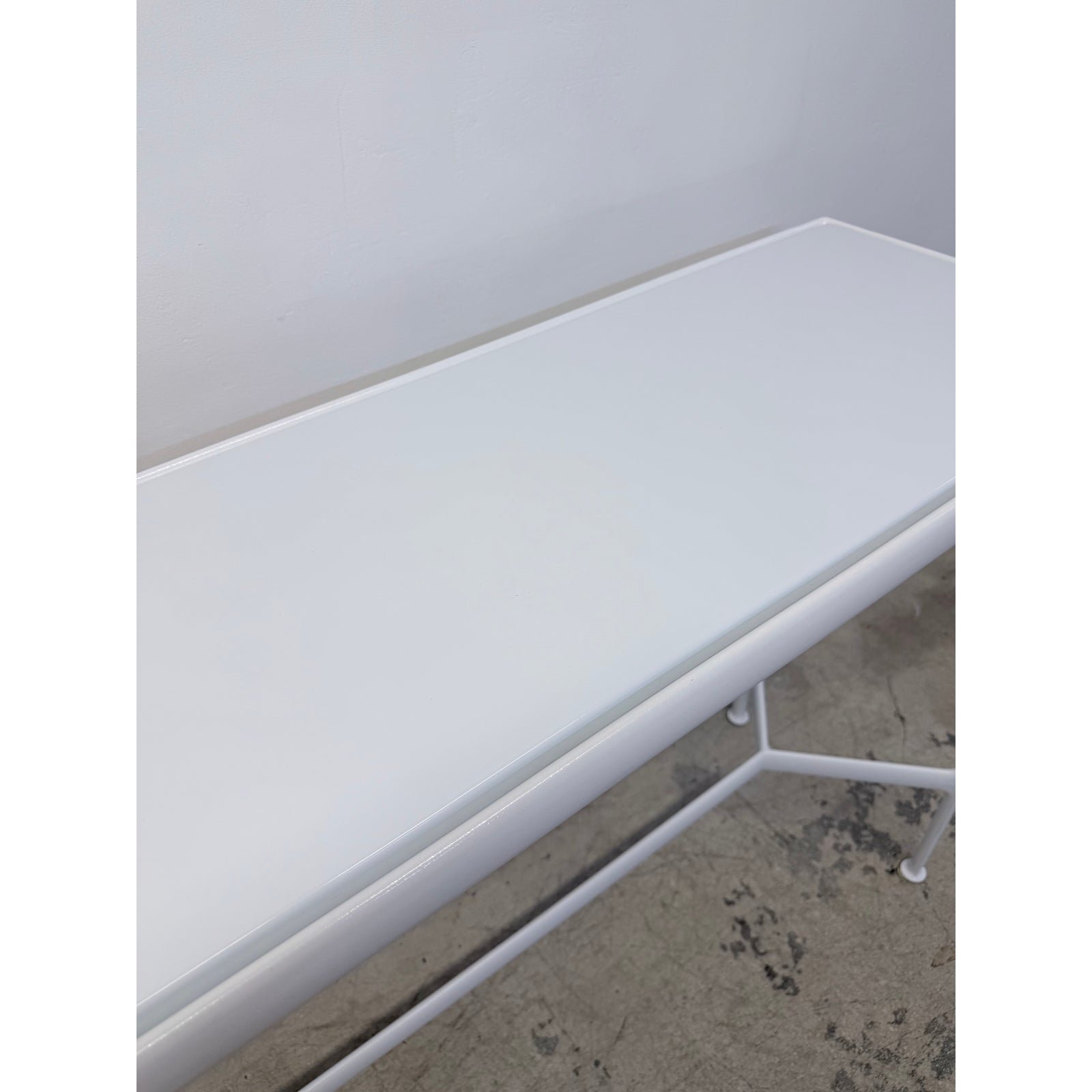 richard-schultz-white-porcelain-1966-collection-outdoor-high-table-for-knoll-3257