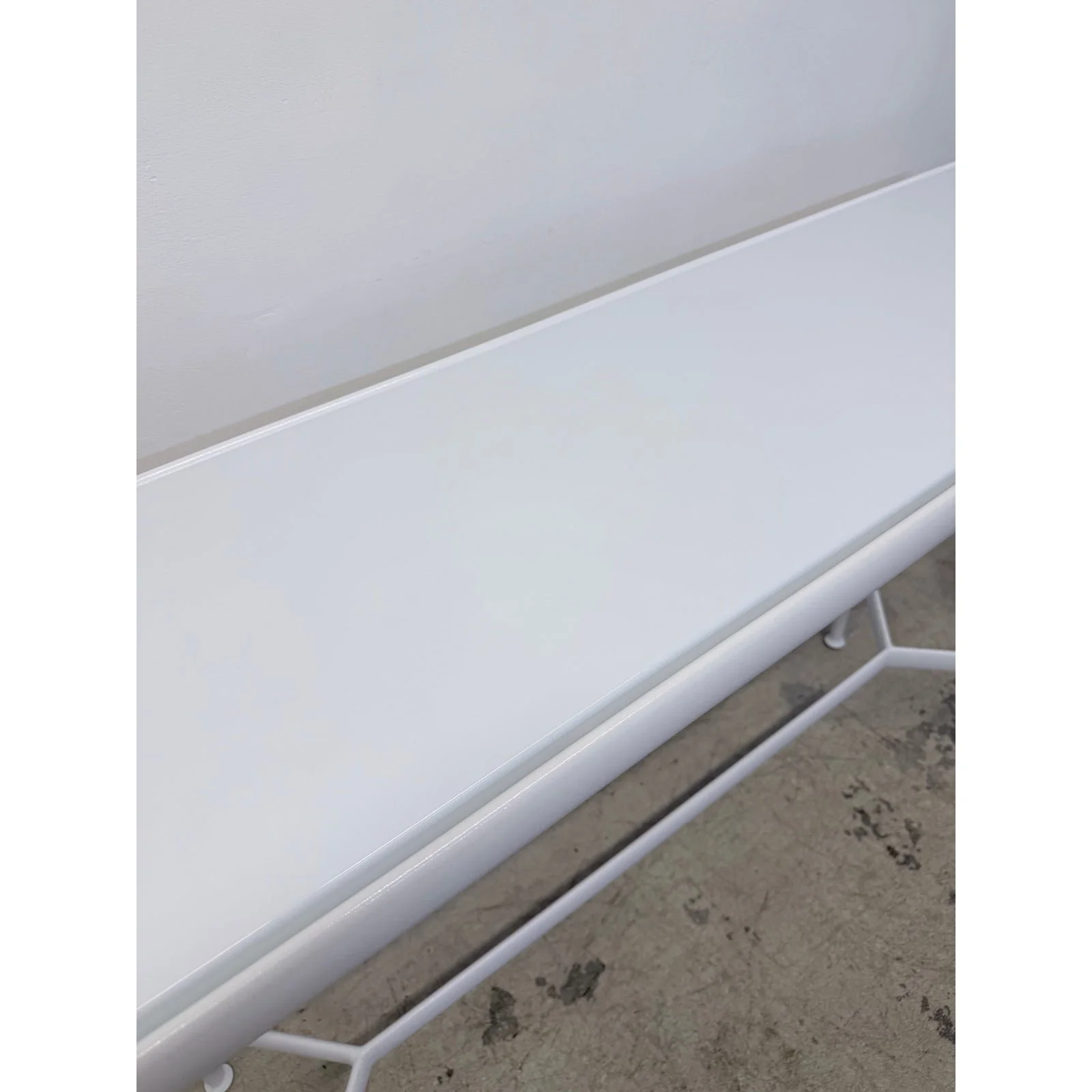 richard-schultz-white-porcelain-1966-collection-outdoor-high-table-for-knoll-5138