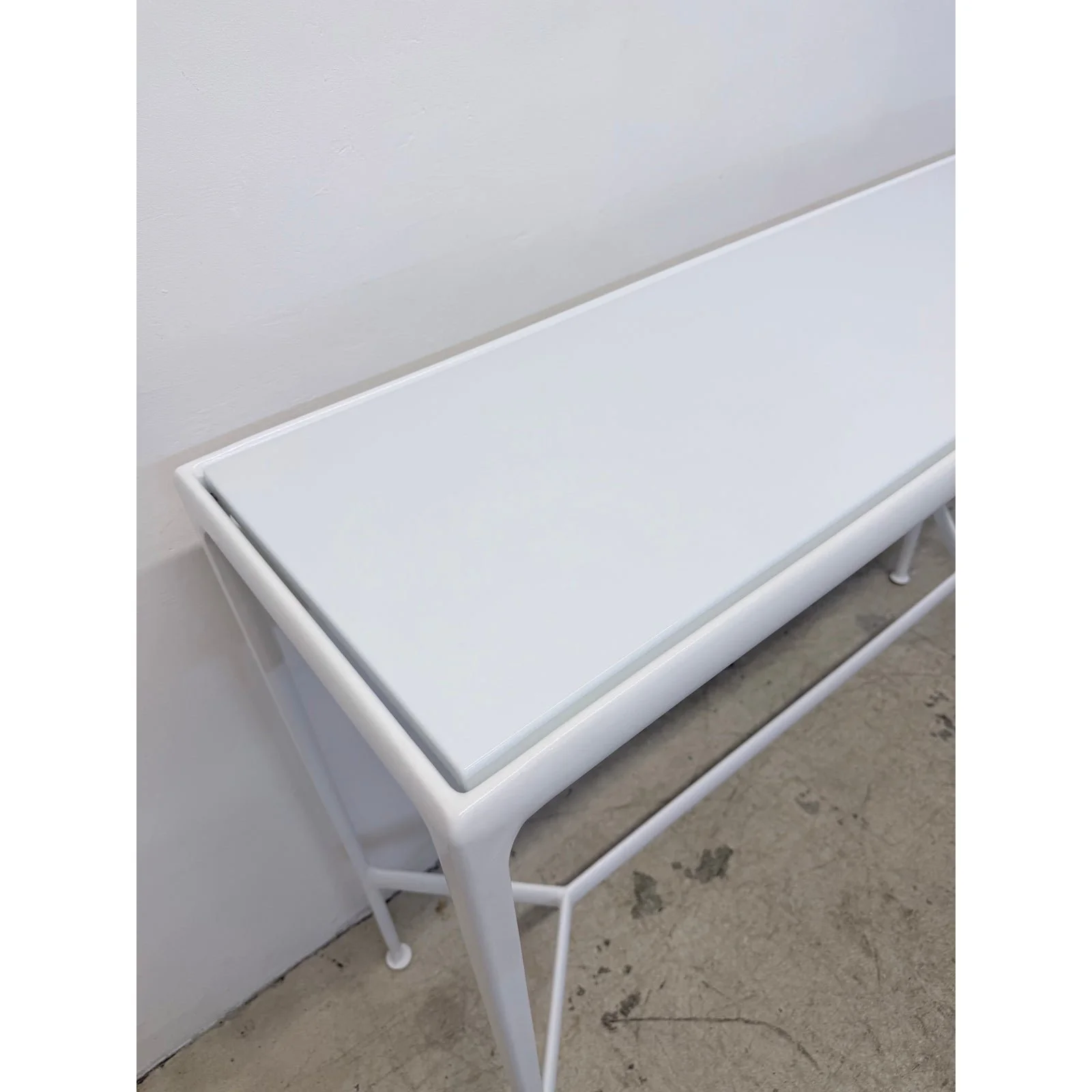 richard-schultz-white-porcelain-1966-collection-outdoor-high-table-for-knoll-1990