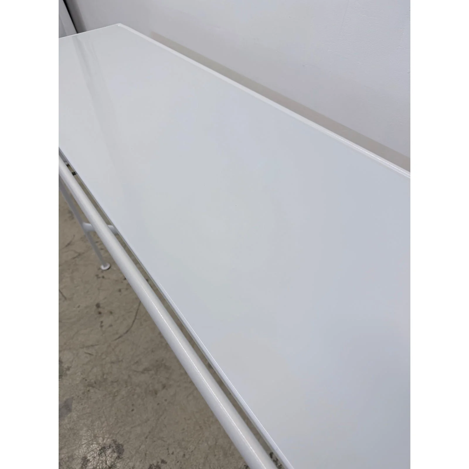richard-schultz-white-porcelain-1966-collection-outdoor-high-table-for-knoll-0327
