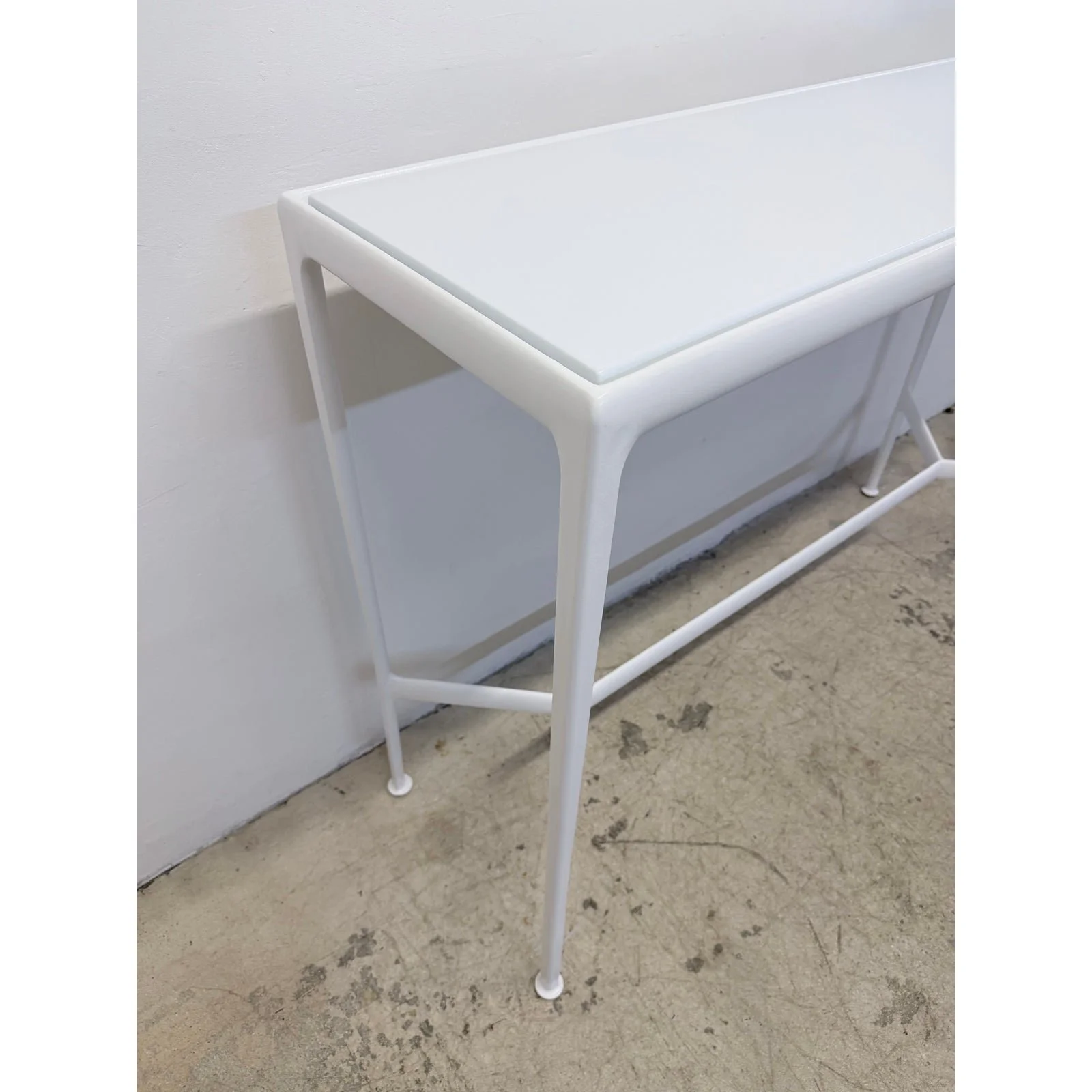 richard-schultz-white-porcelain-1966-collection-outdoor-high-table-for-knoll-6631