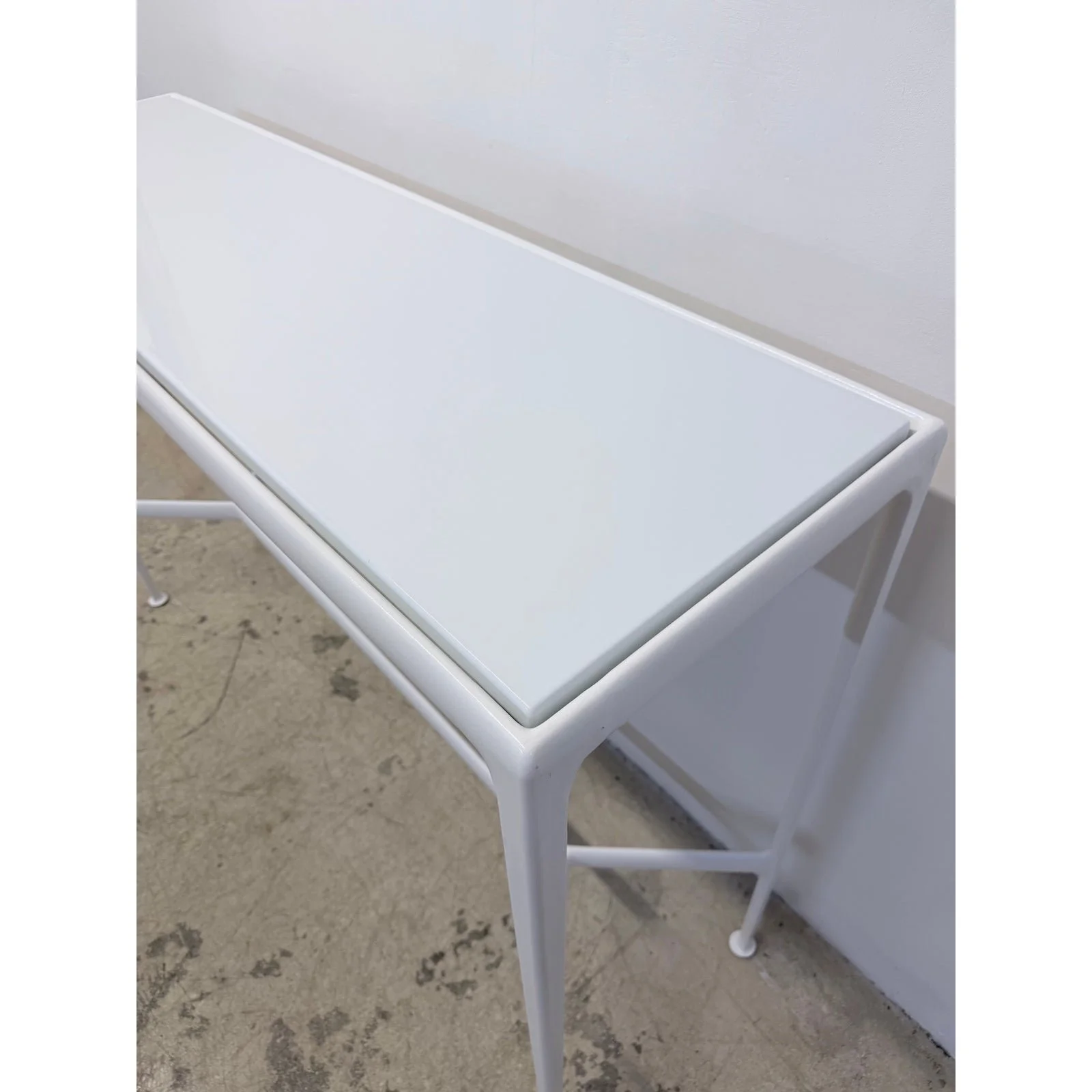 richard-schultz-white-porcelain-1966-collection-outdoor-high-table-for-knoll-2499