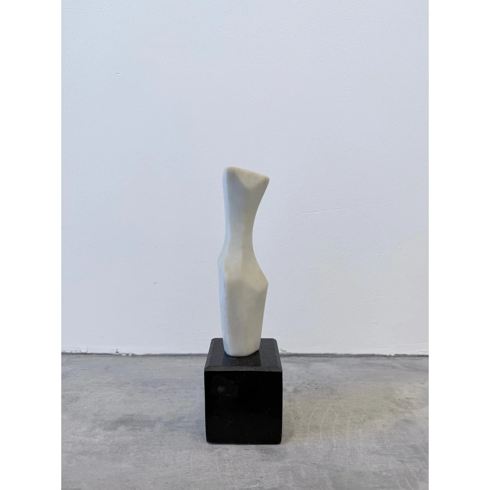 fatima-fontes-abstract-carrara-marble-sculpture-on-granite-base-brazil-1990s-1015