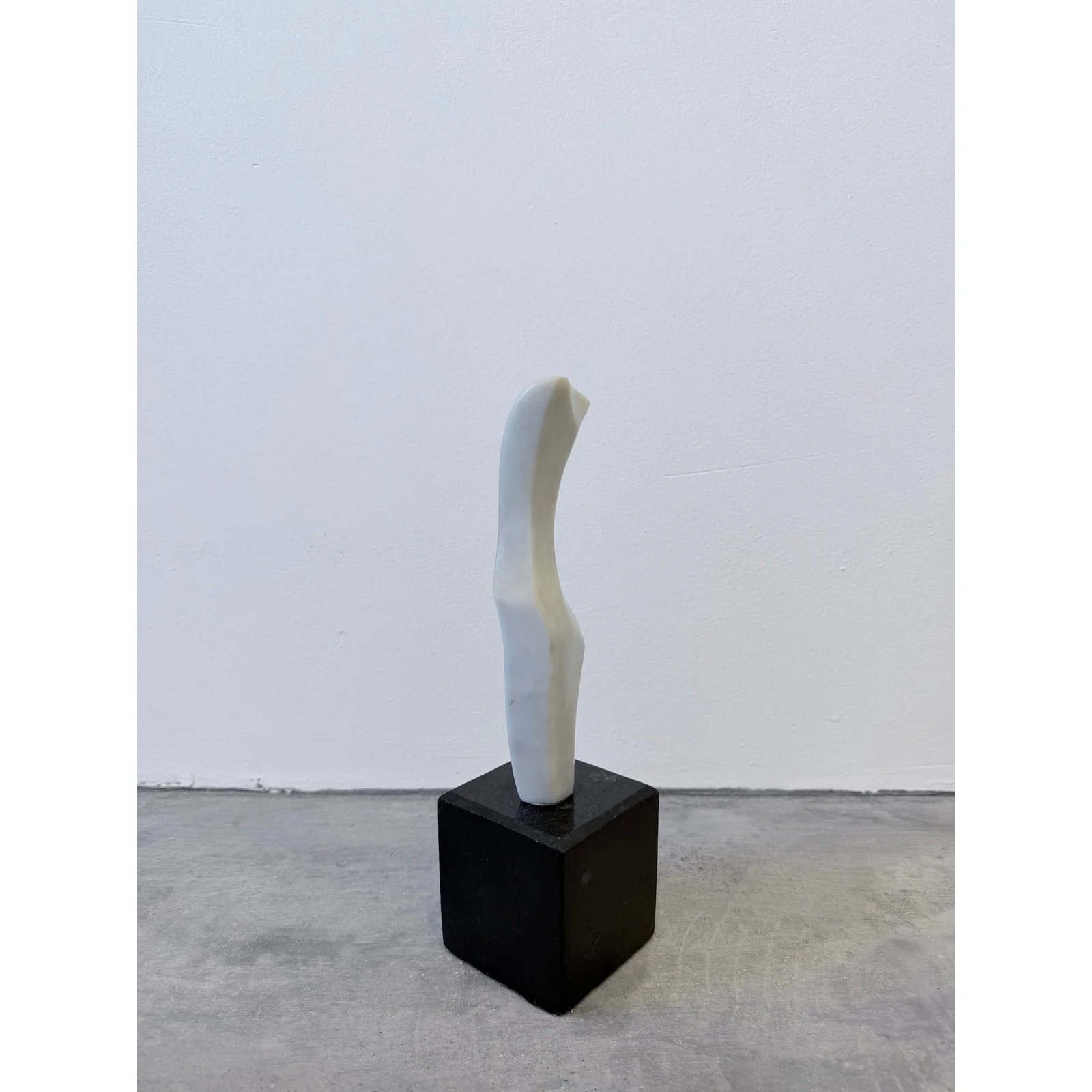 fatima-fontes-abstract-carrara-marble-sculpture-on-granite-base-brazil-1990s-4719