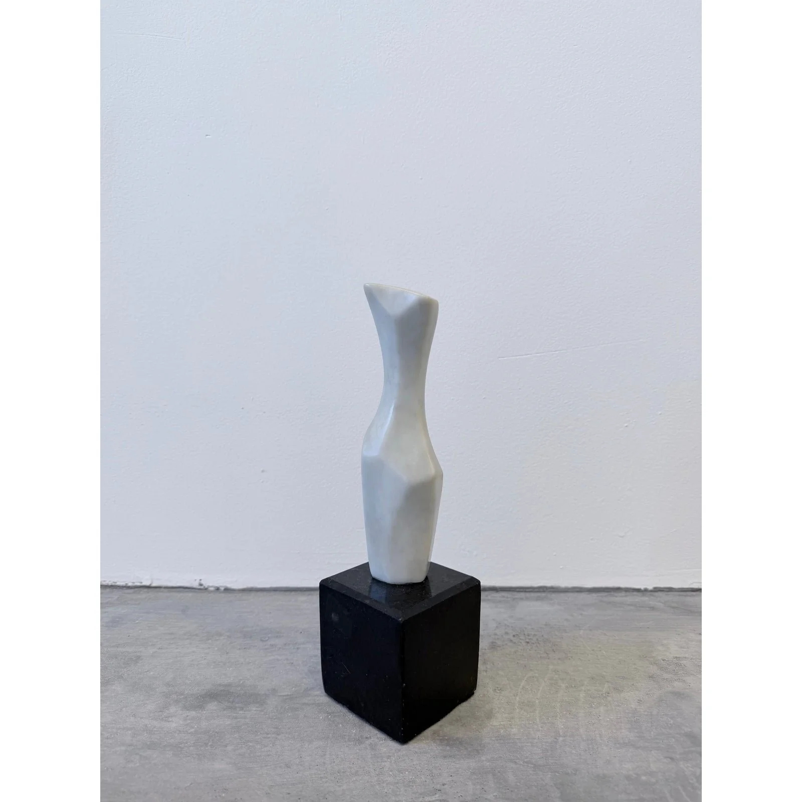 fatima-fontes-abstract-carrara-marble-sculpture-on-granite-base-brazil-1990s-0493
