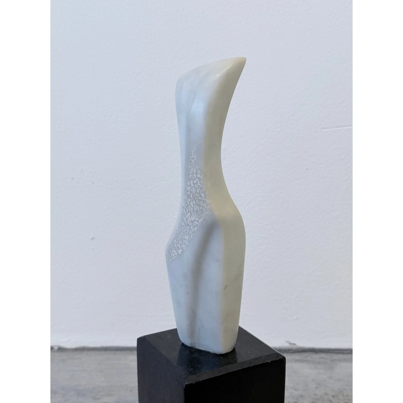 fatima-fontes-abstract-carrara-marble-sculpture-on-granite-base-brazil-1990s-5686