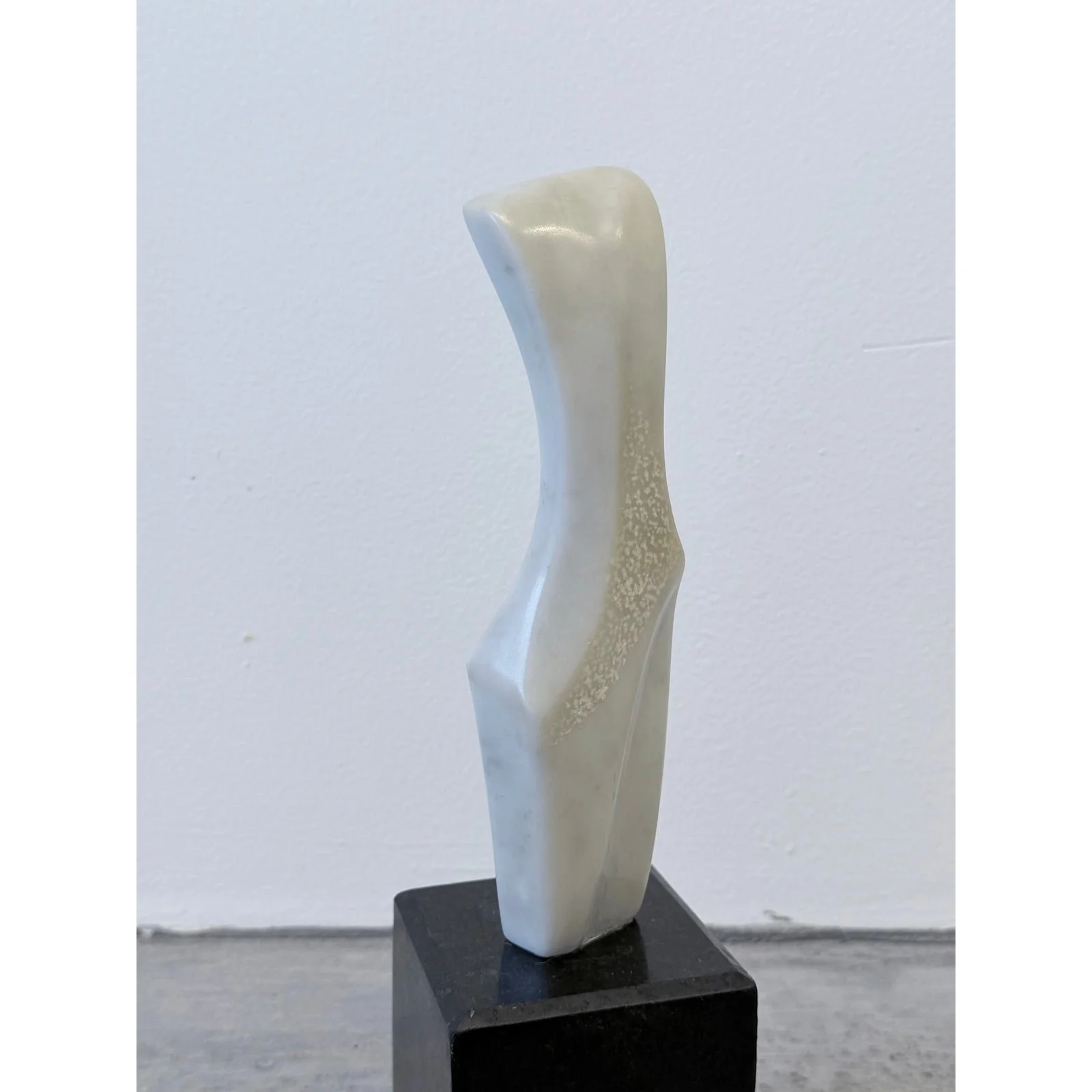 fatima-fontes-abstract-carrara-marble-sculpture-on-granite-base-brazil-1990