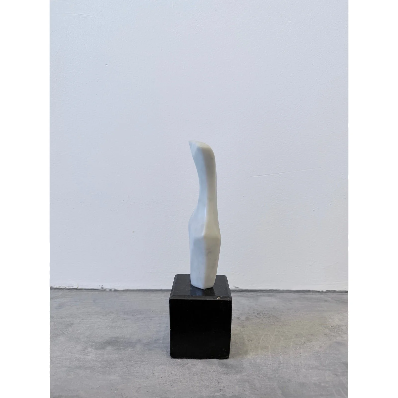 fatima-fontes-abstract-carrara-marble-sculpture-on-granite-base-brazil-1990