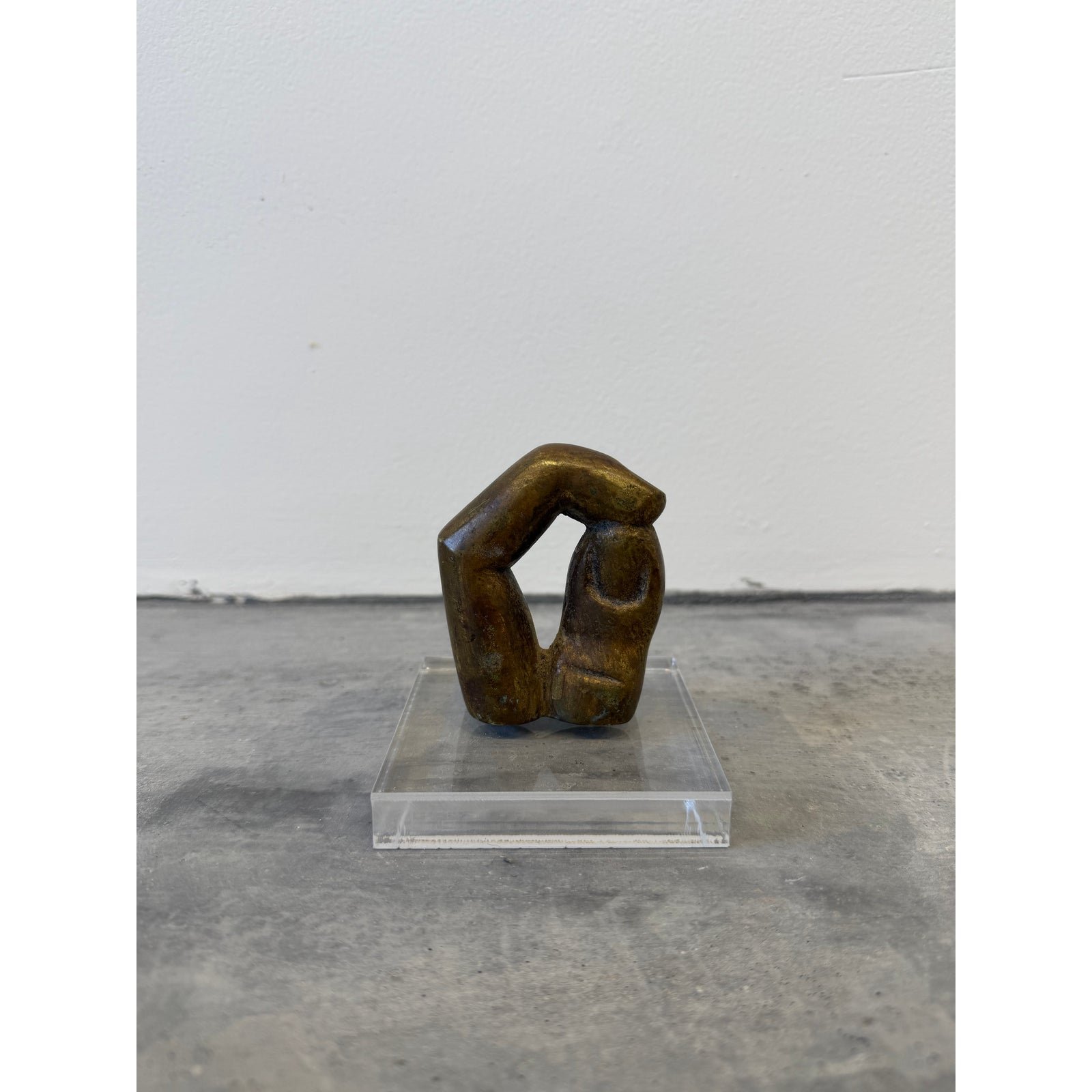 brazilian-modern-bronze-sculpture-of-two-fingers-snapping-on-acrylic-base-1980s-3131
