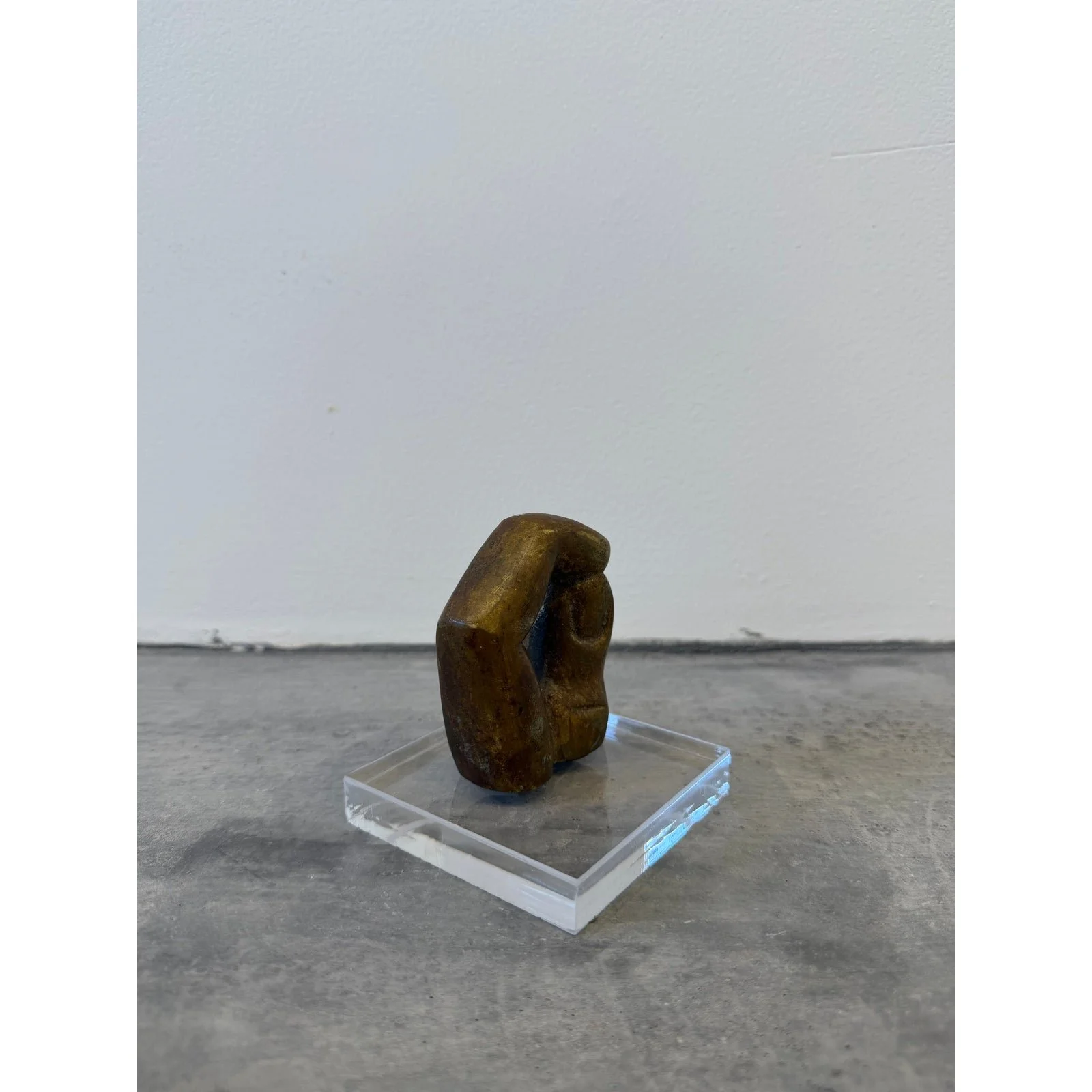 brazilian-modern-bronze-sculpture-of-two-fingers-snapping-on-acrylic-base-1980s-7916