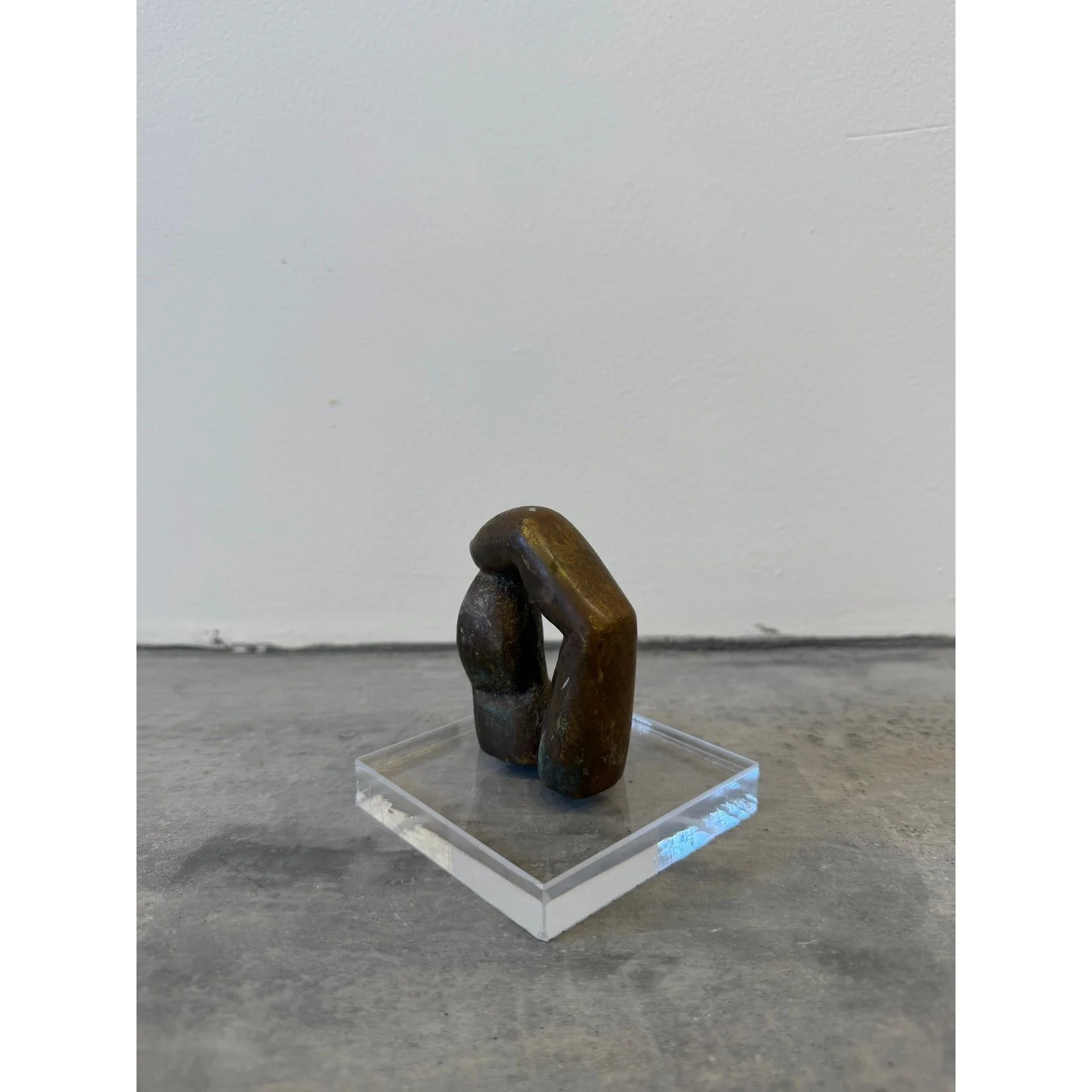 brazilian-modern-bronze-sculpture-of-two-fingers-snapping-on-acrylic-base-1980s-1896