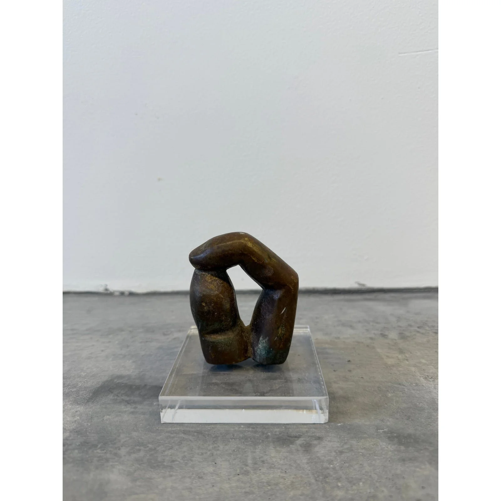brazilian-modern-bronze-sculpture-of-two-fingers-snapping-on-acrylic-base-1980s-5120