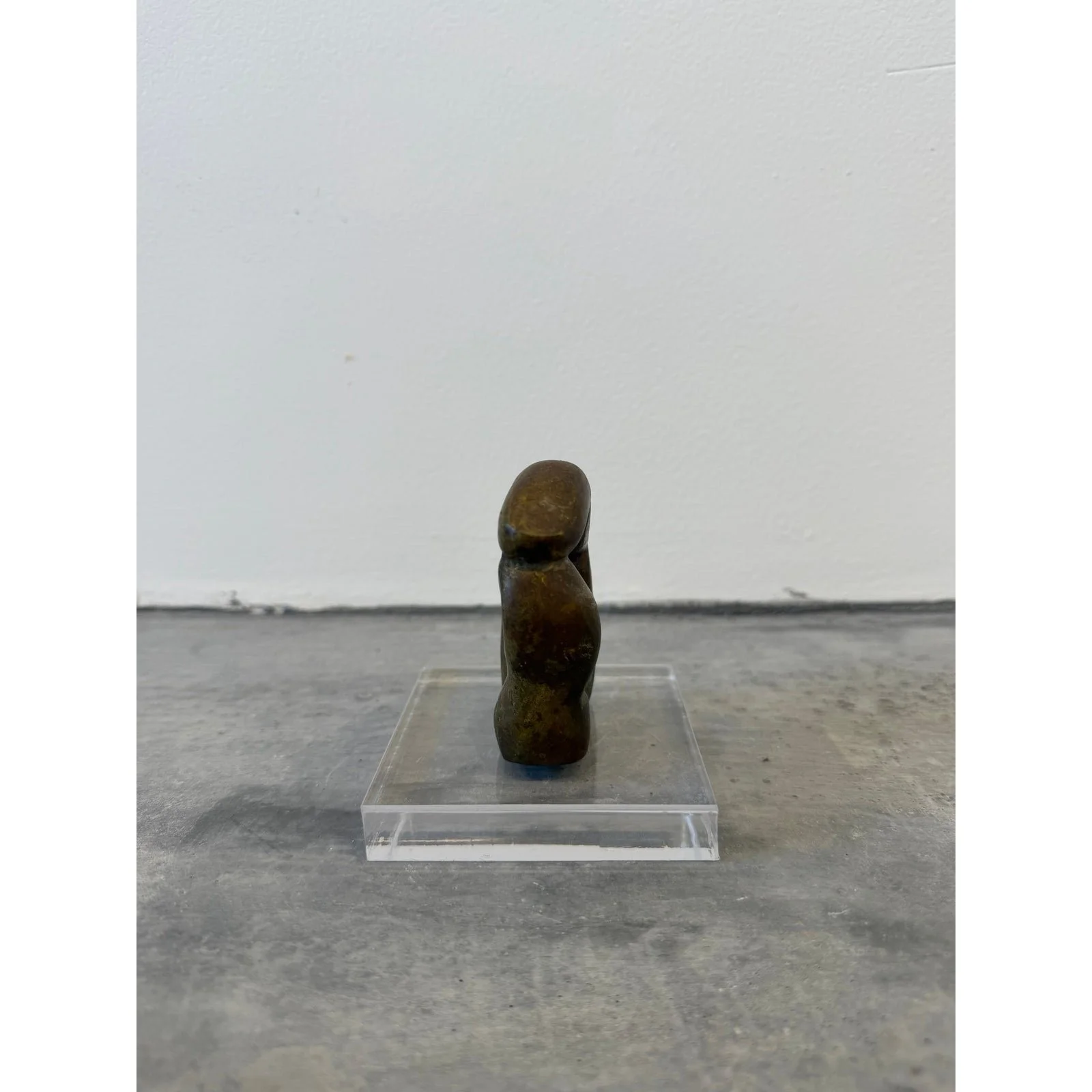 brazilian-modern-bronze-sculpture-of-two-fingers-snapping-on-acrylic-base-1980s-2835