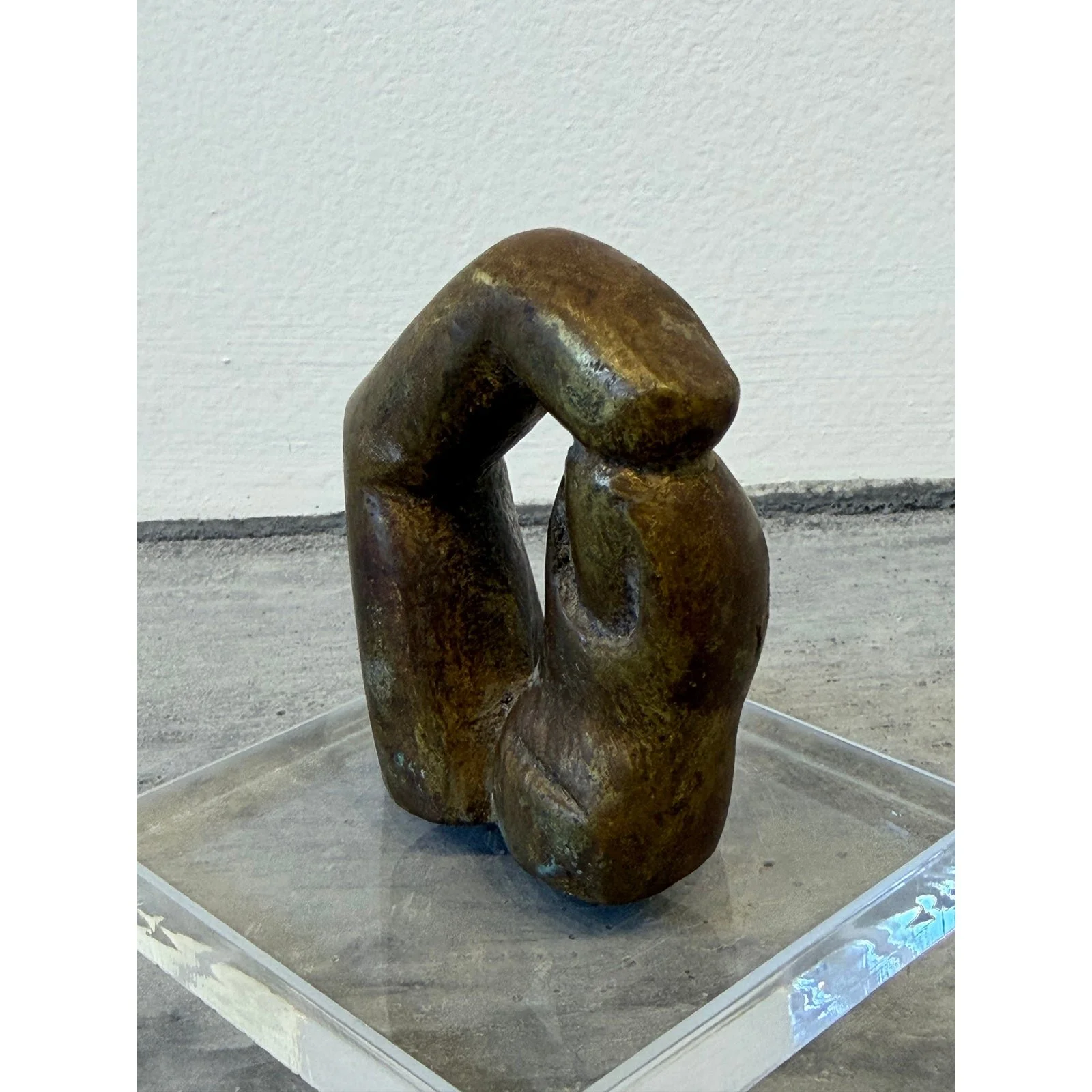 brazilian-modern-bronze-sculpture-of-two-fingers-snapping-on-acrylic-base-1980s-7112