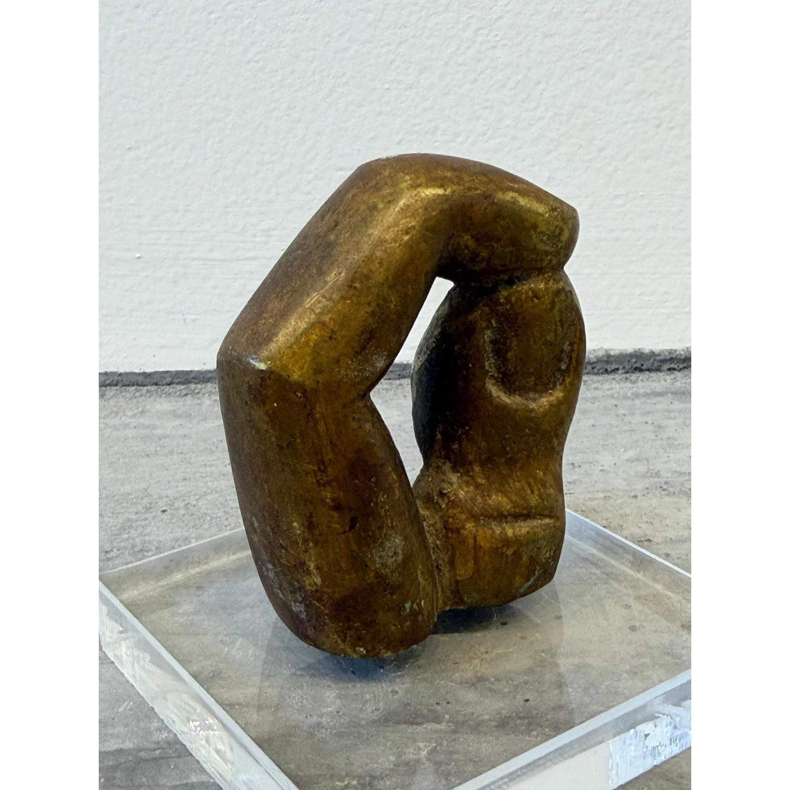 brazilian-modern-bronze-sculpture-of-two-fingers-snapping-on-acrylic-base-1980s-1473