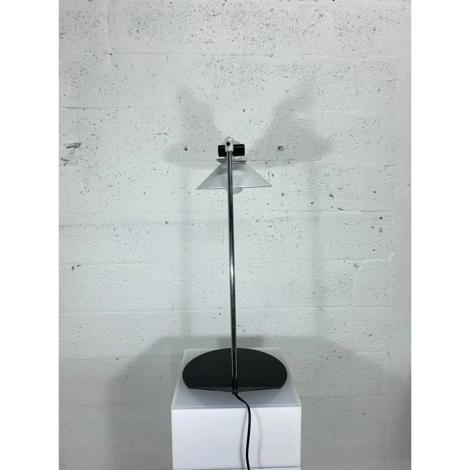 black-and-white-postmodern-lamp-1245
