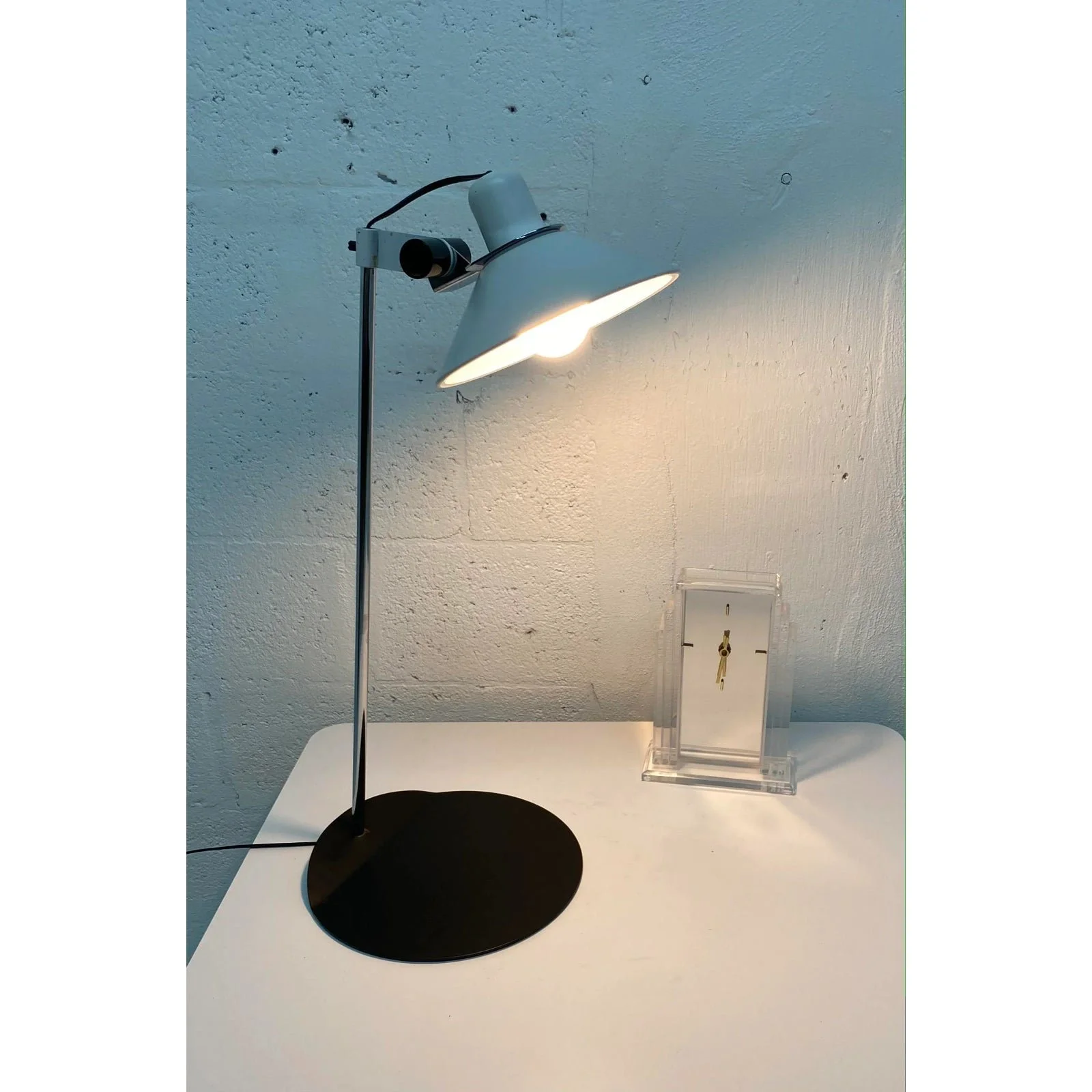black-and-white-postmodern-lamp-9087