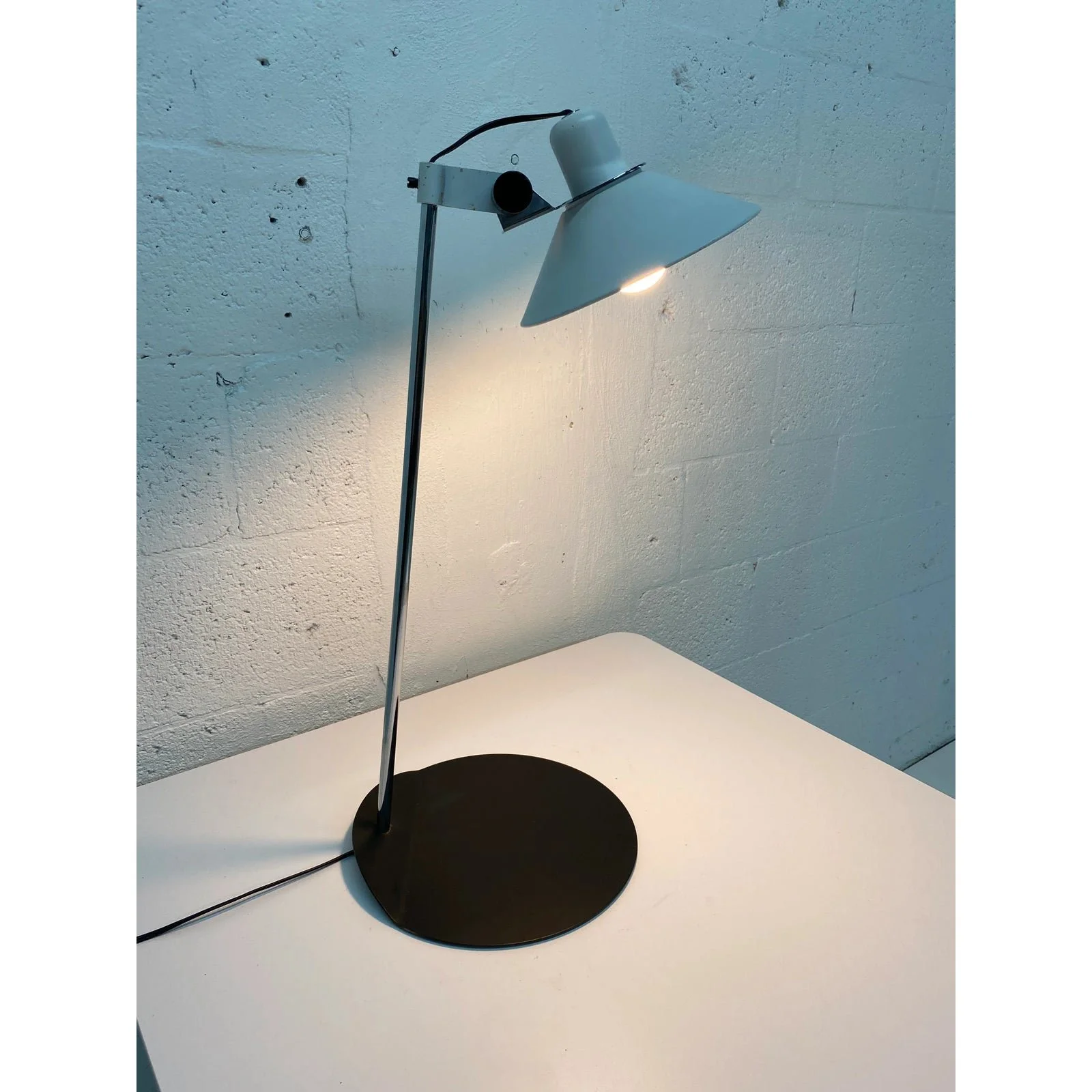 black-and-white-postmodern-lamp-4260