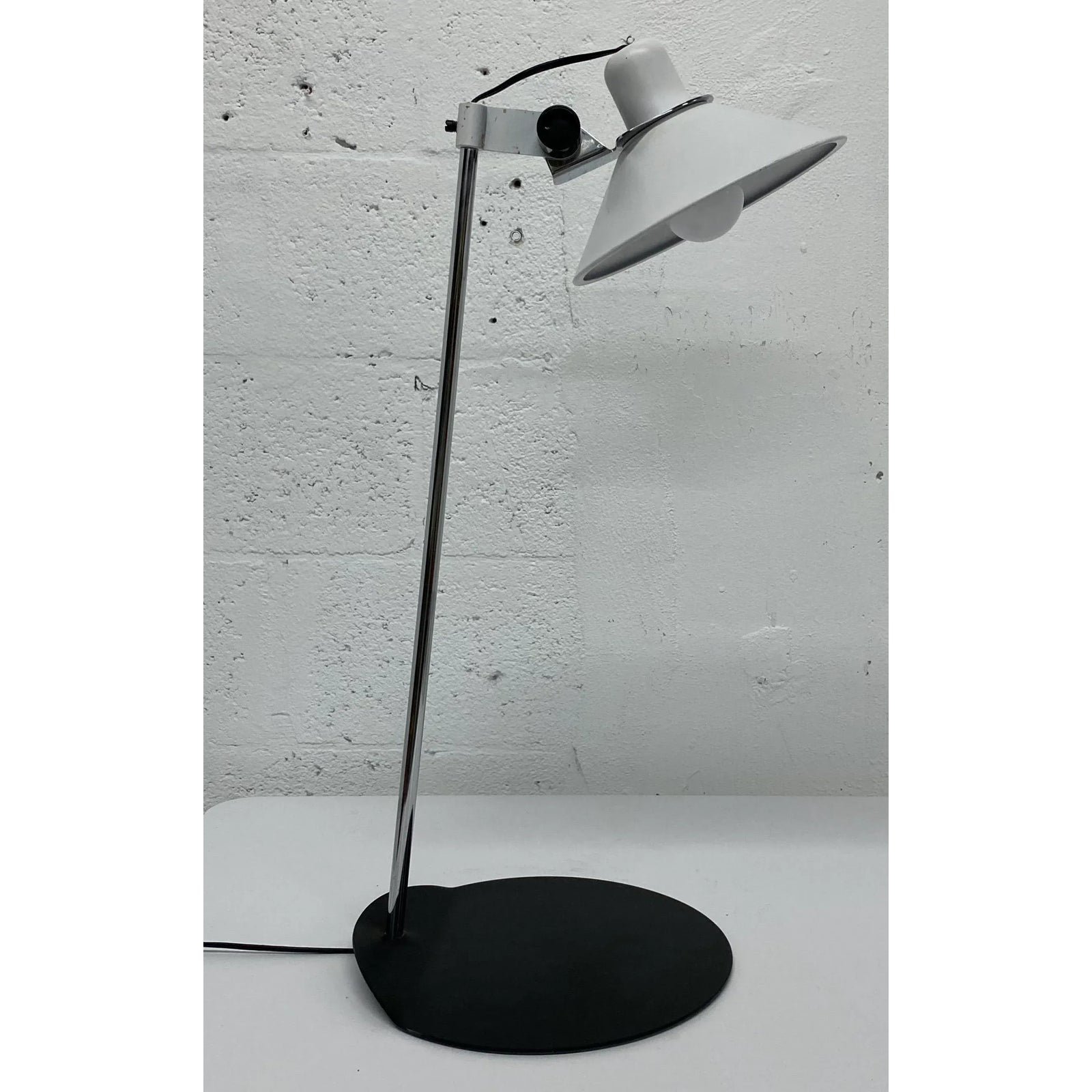 black-and-white-postmodern-lamp-5598