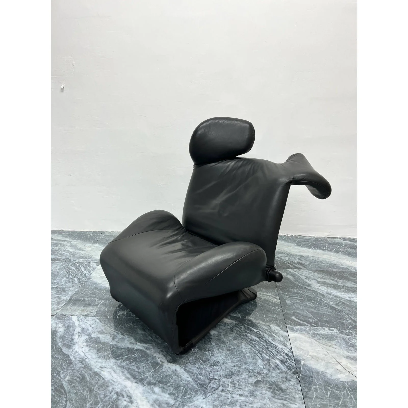 toshiyuki-kita-wink-charcoal-gray-leather-lounge-chair-for-cassina-1980s-4422