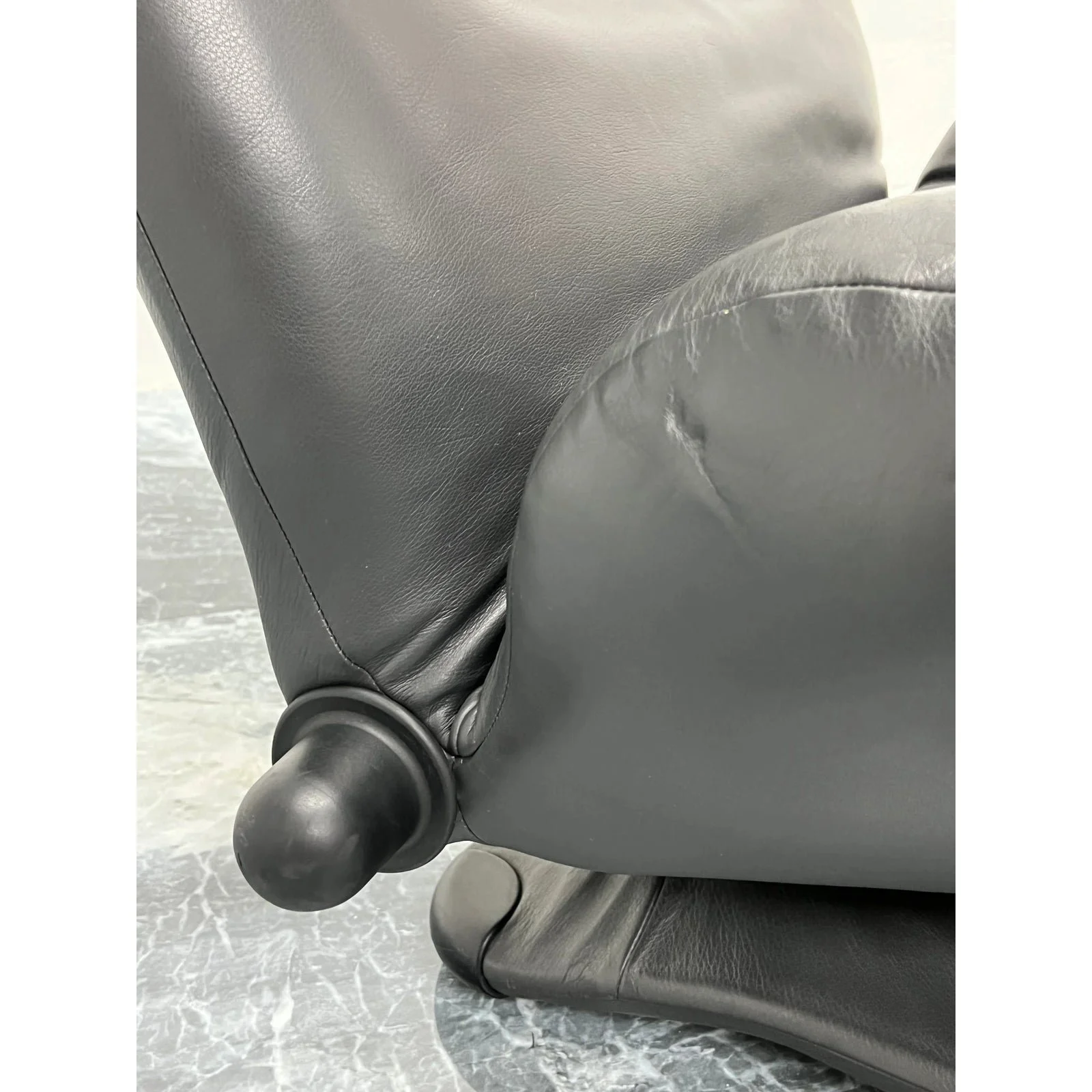 toshiyuki-kita-wink-charcoal-gray-leather-lounge-chair-for-cassina-1980
