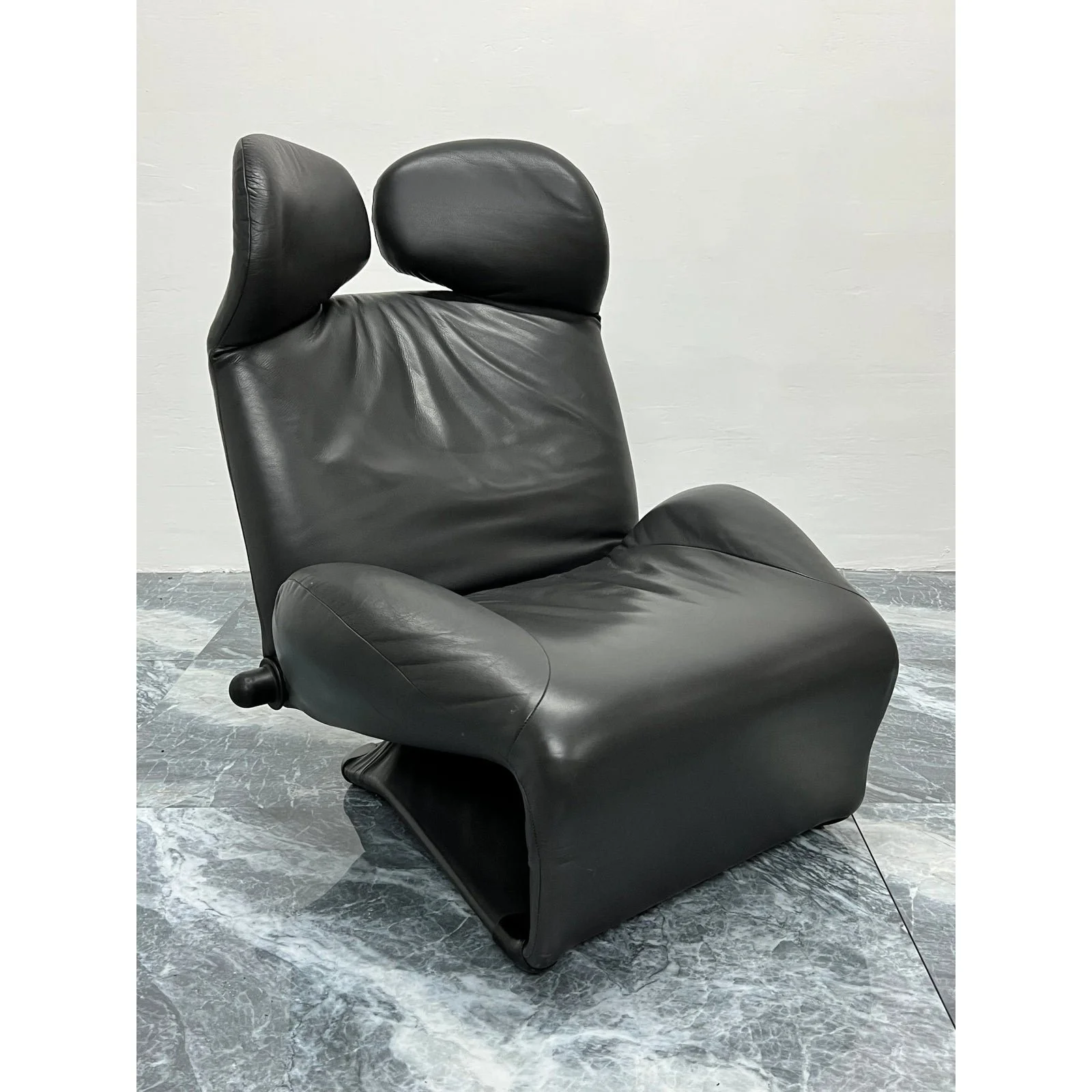 toshiyuki-kita-wink-charcoal-gray-leather-lounge-chair-for-cassina-1980