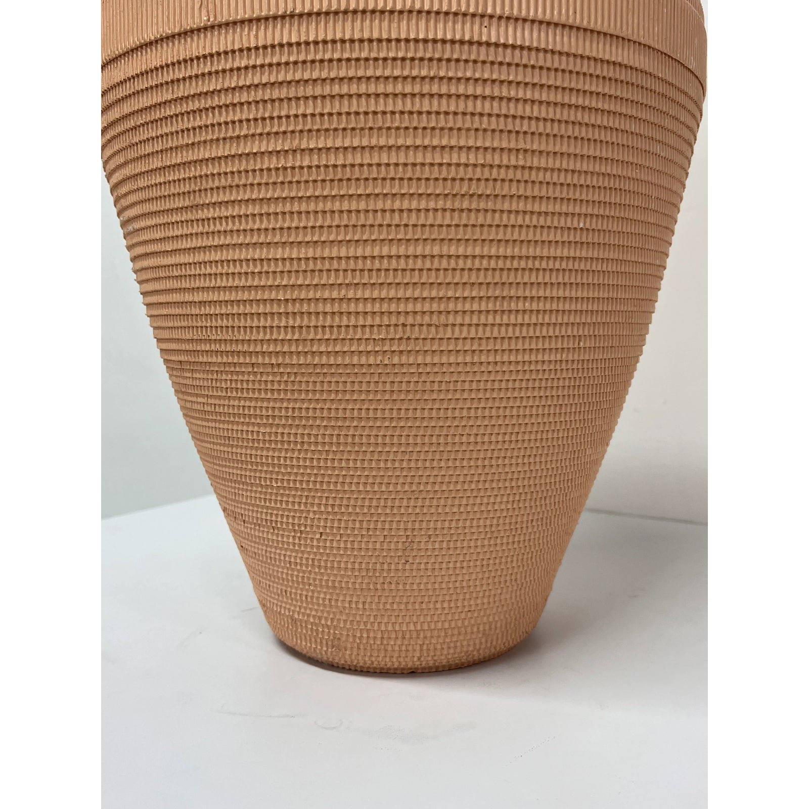 1980s-postmodern-dusty-peach-corrugated-cardboard-vase-by-flute-chicago-7051