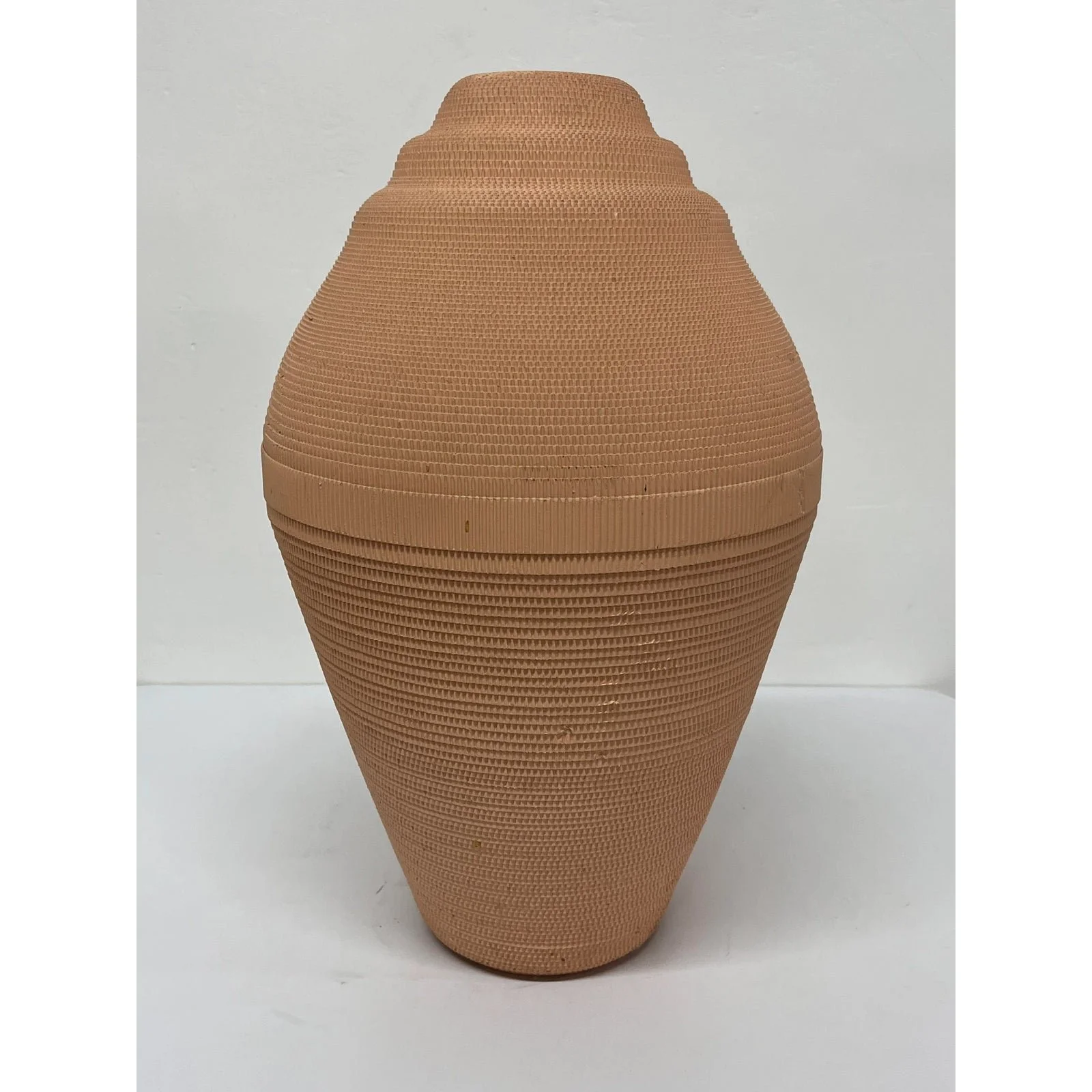 1980s-postmodern-dusty-peach-corrugated-cardboard-vase-by-flute-chicago-0184