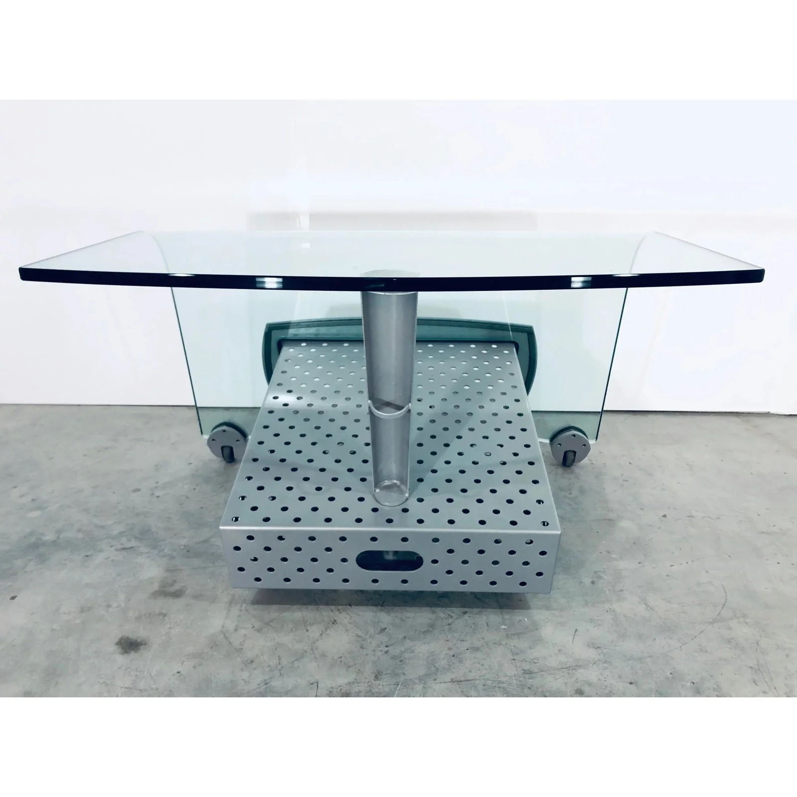 post-modern-memphis-glass-t-v-stand-1980s-0735