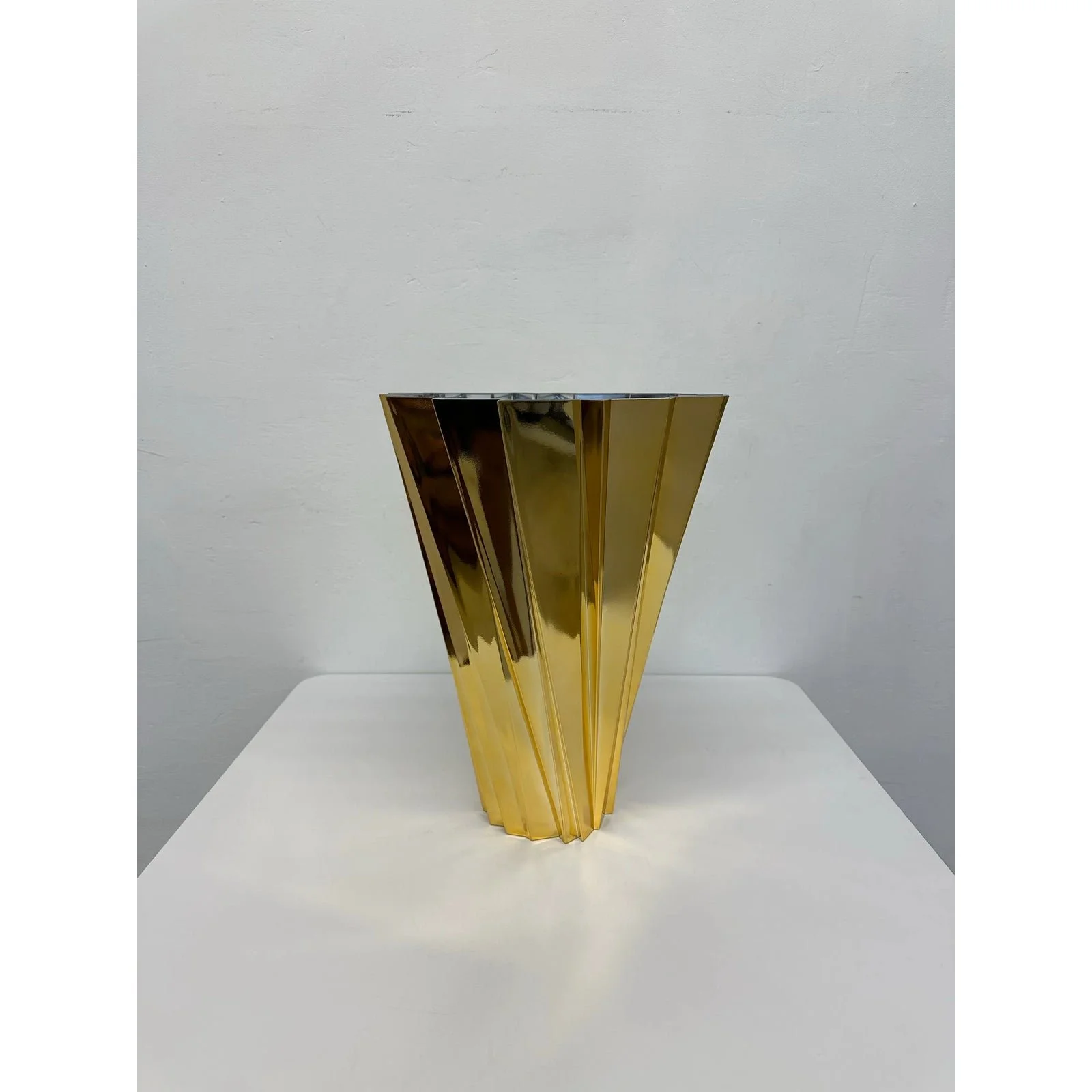 mario-bellini-shanghai-gold-vase-for-kartell-3406