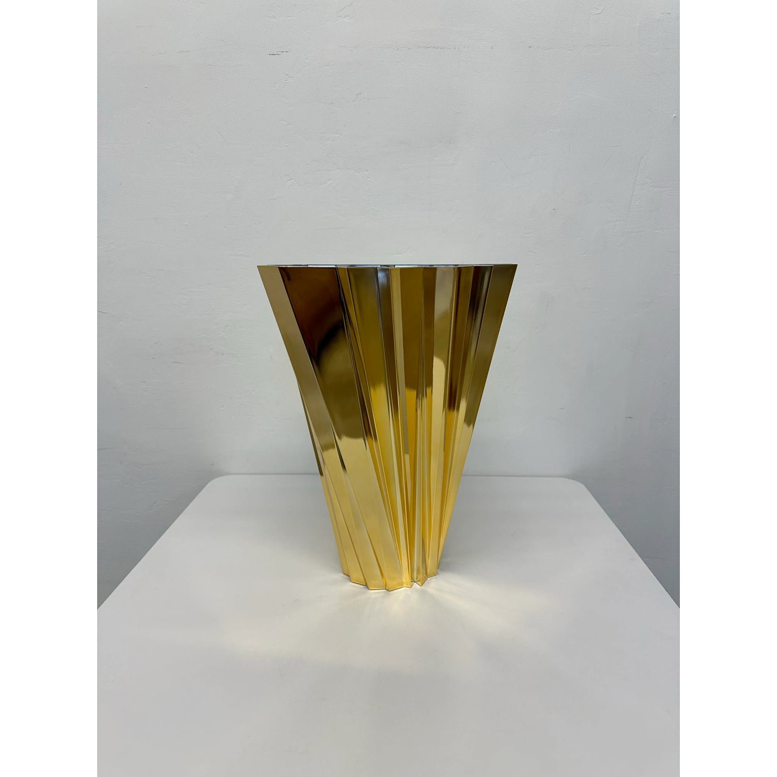 mario-bellini-shanghai-gold-vase-for-kartell-8922