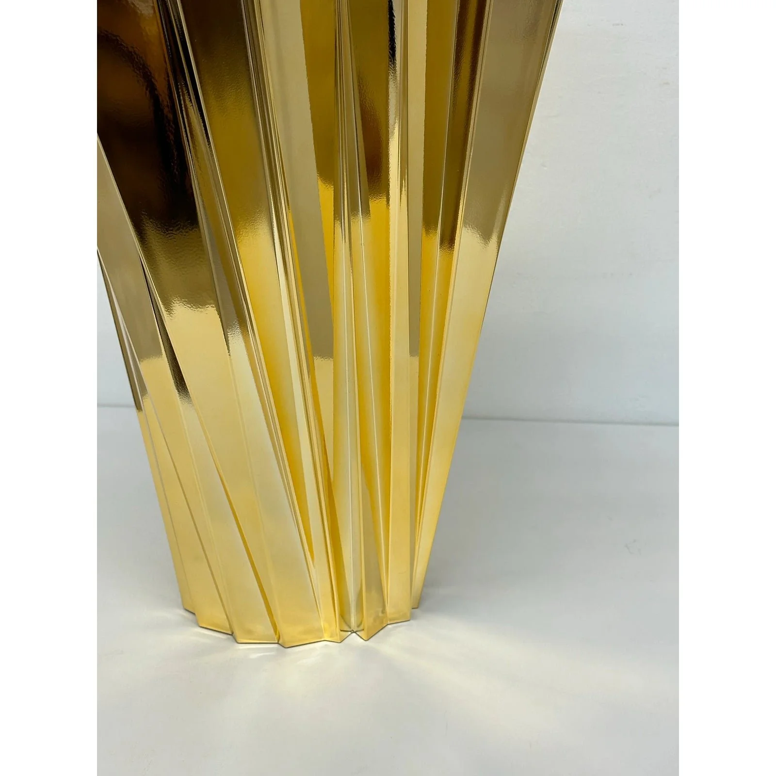 mario-bellini-shanghai-gold-vase-for-kartell-7246