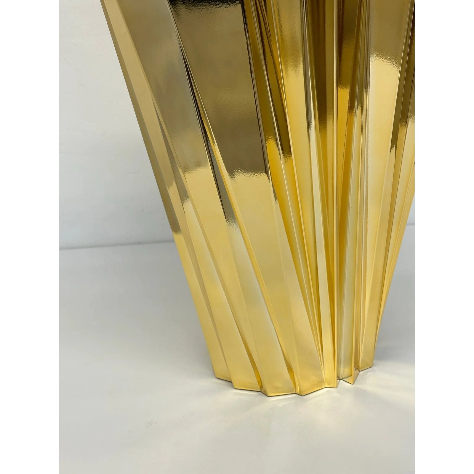mario-bellini-shanghai-gold-vase-for-kartell-5624