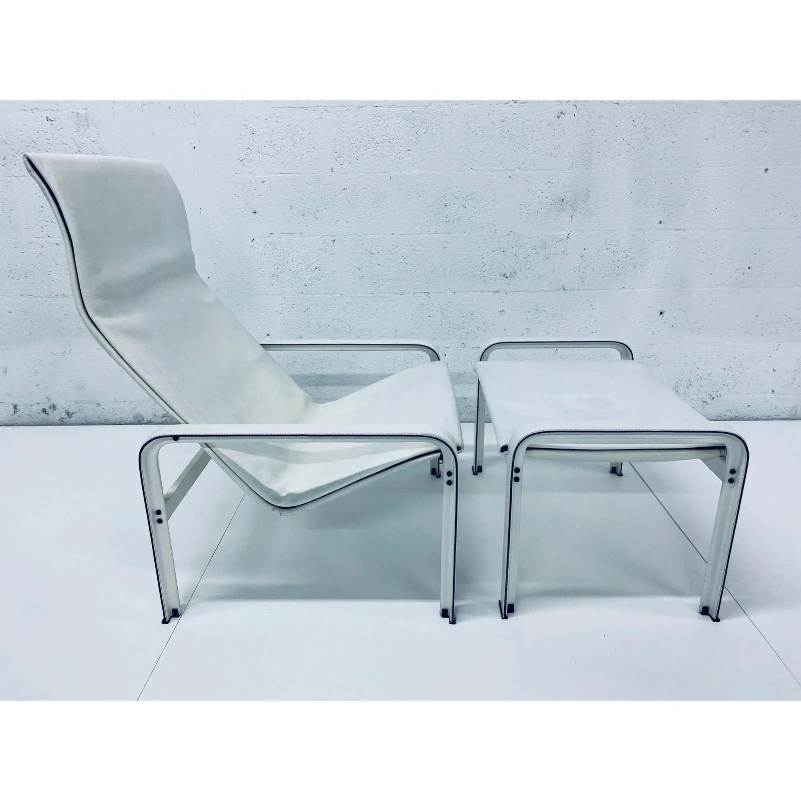 matteo-grassi-leather-sistina-lounge-chair-and-foot-stool-vintage-1980s-7097