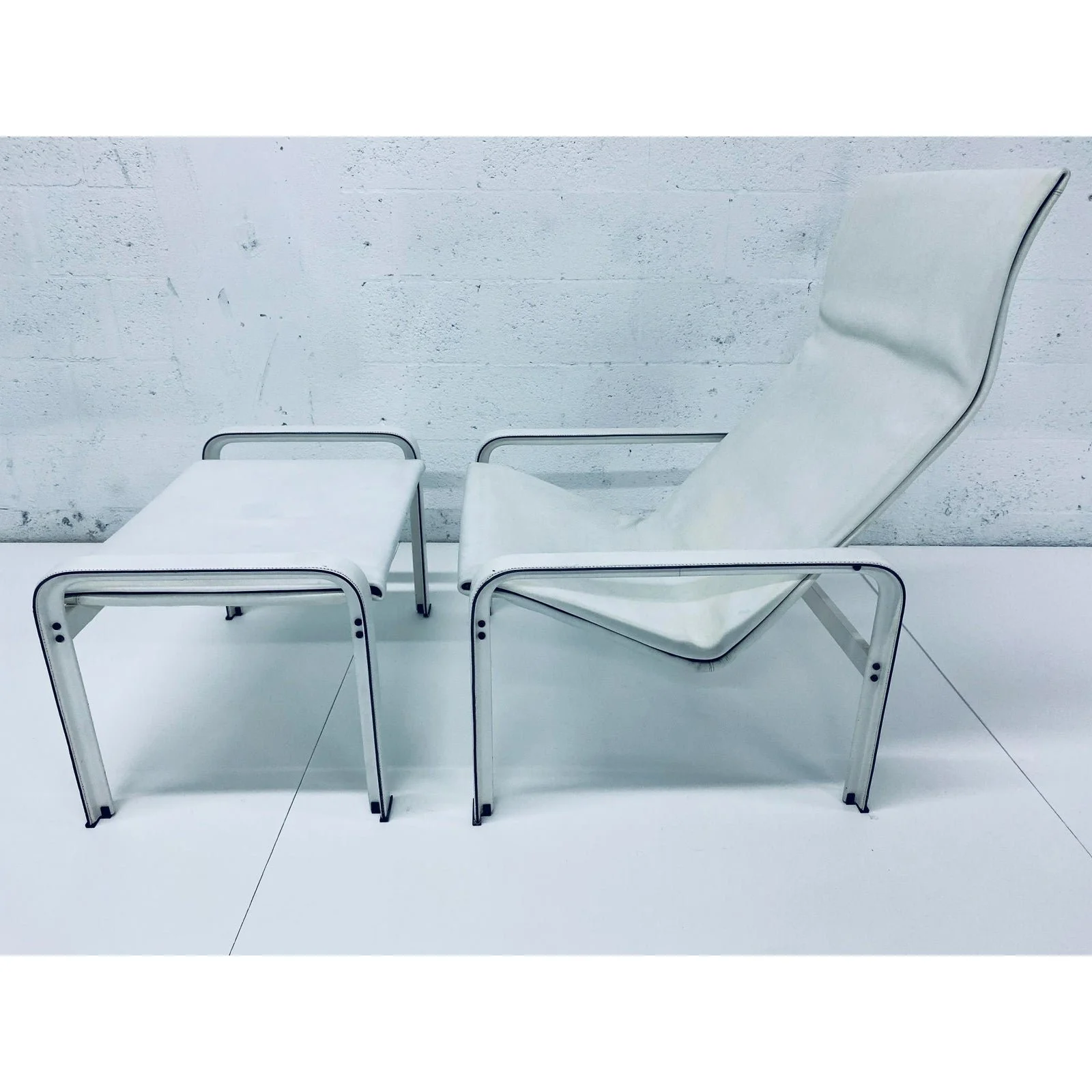 matteo-grassi-leather-sistina-lounge-chair-and-foot-stool-vintage-1980s-3701