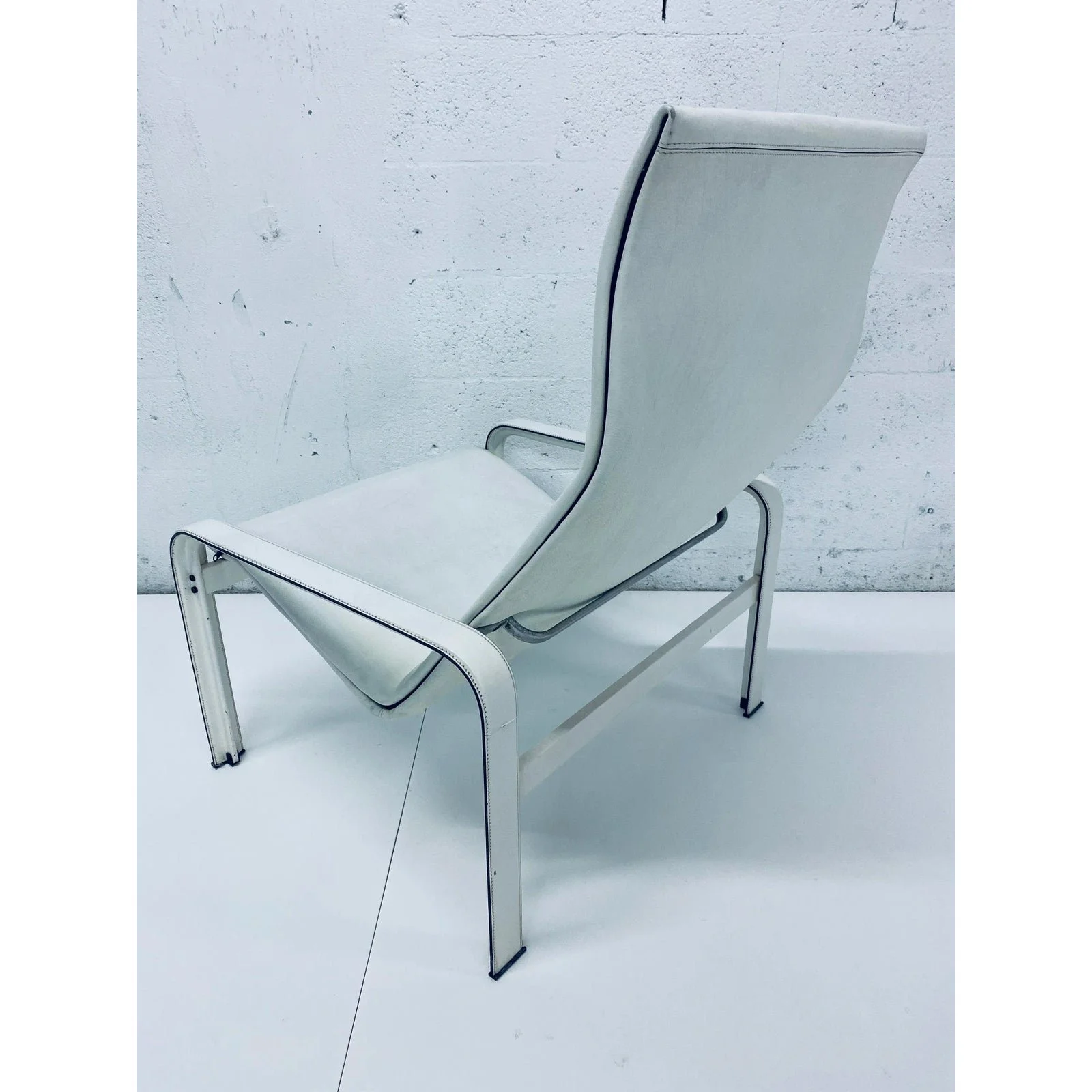 matteo-grassi-leather-sistina-lounge-chair-and-foot-stool-vintage-1980s-9267