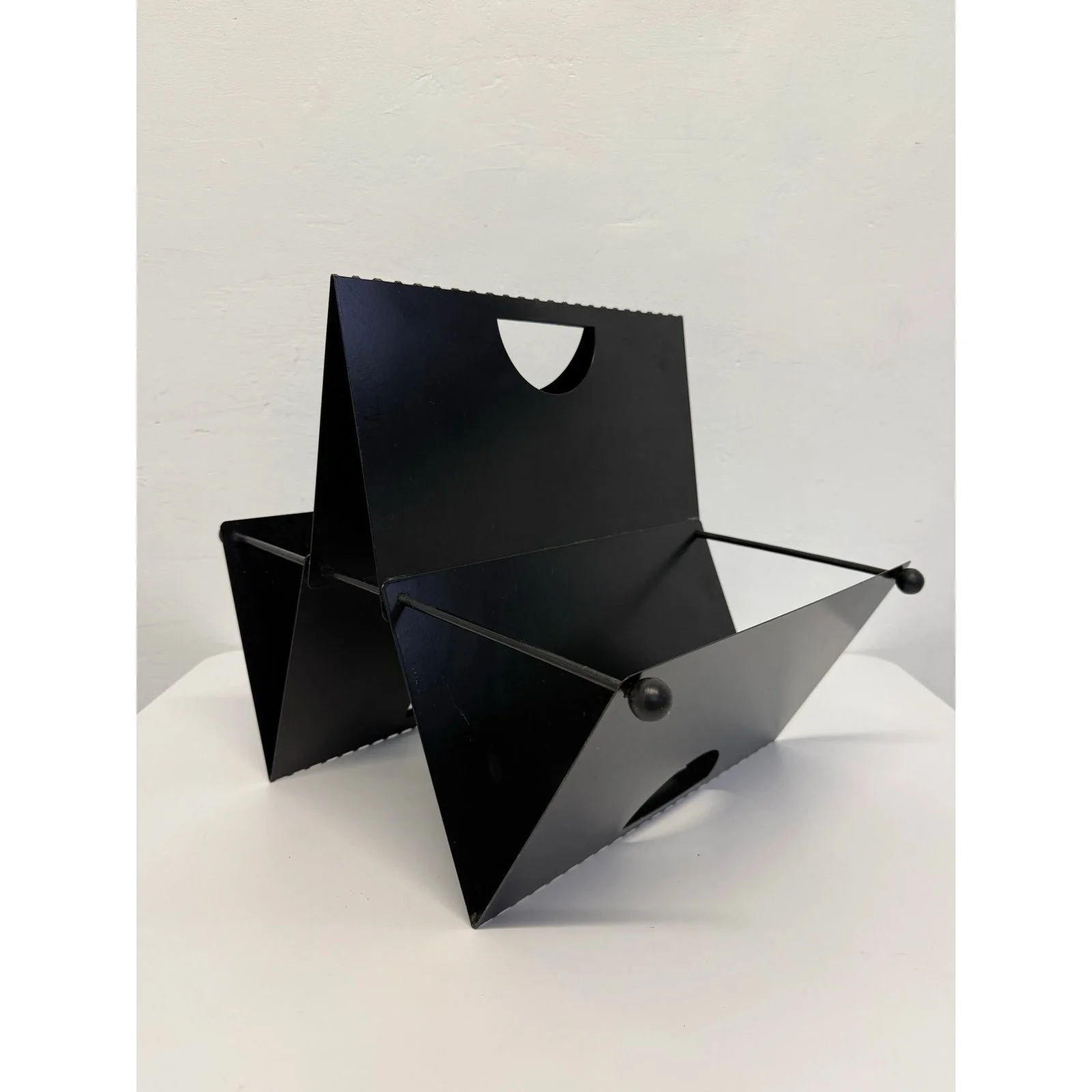 postmodern-memphis-style-black-metal-magazine-rack-1980s-4926