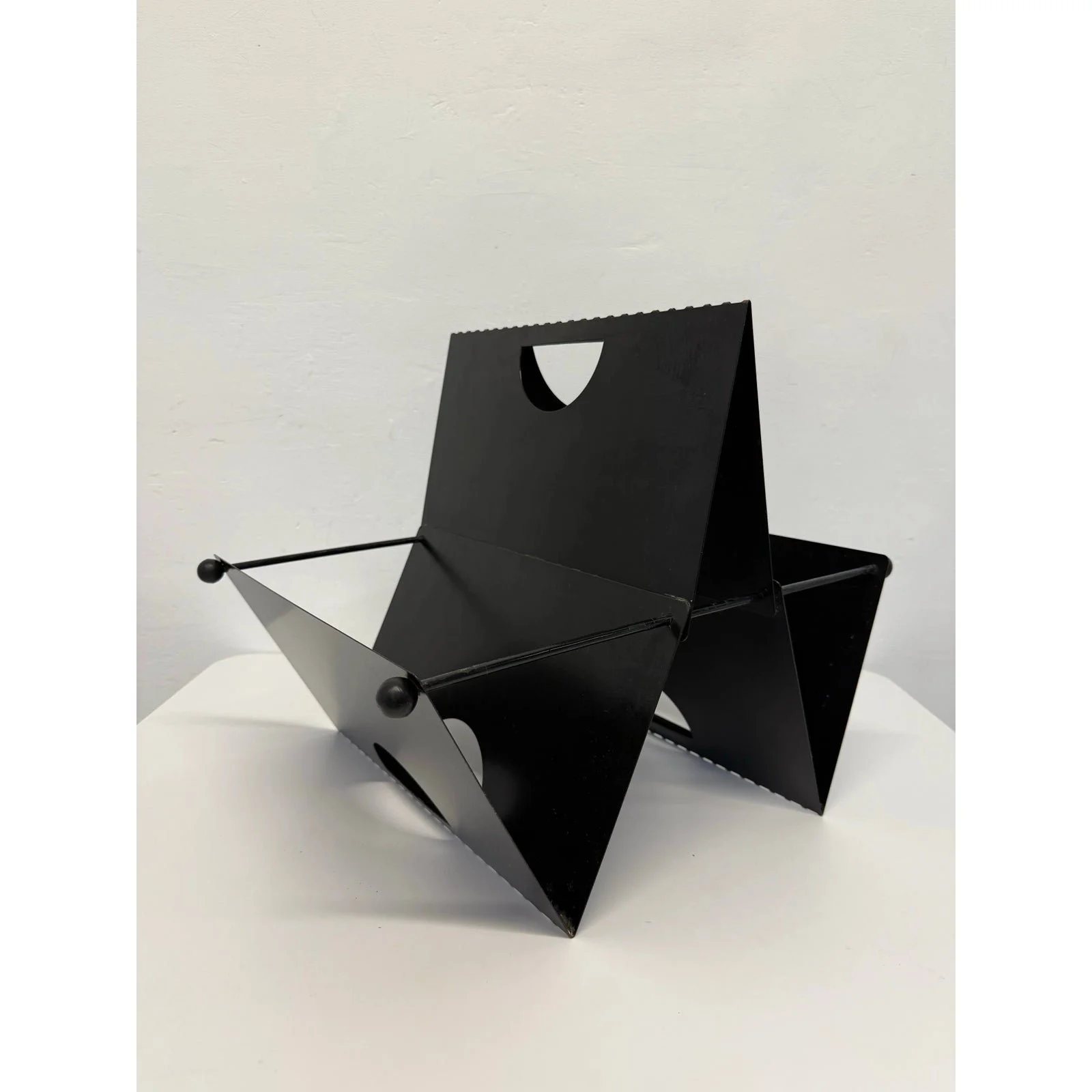 postmodern-memphis-style-black-metal-magazine-rack-1980s-0185