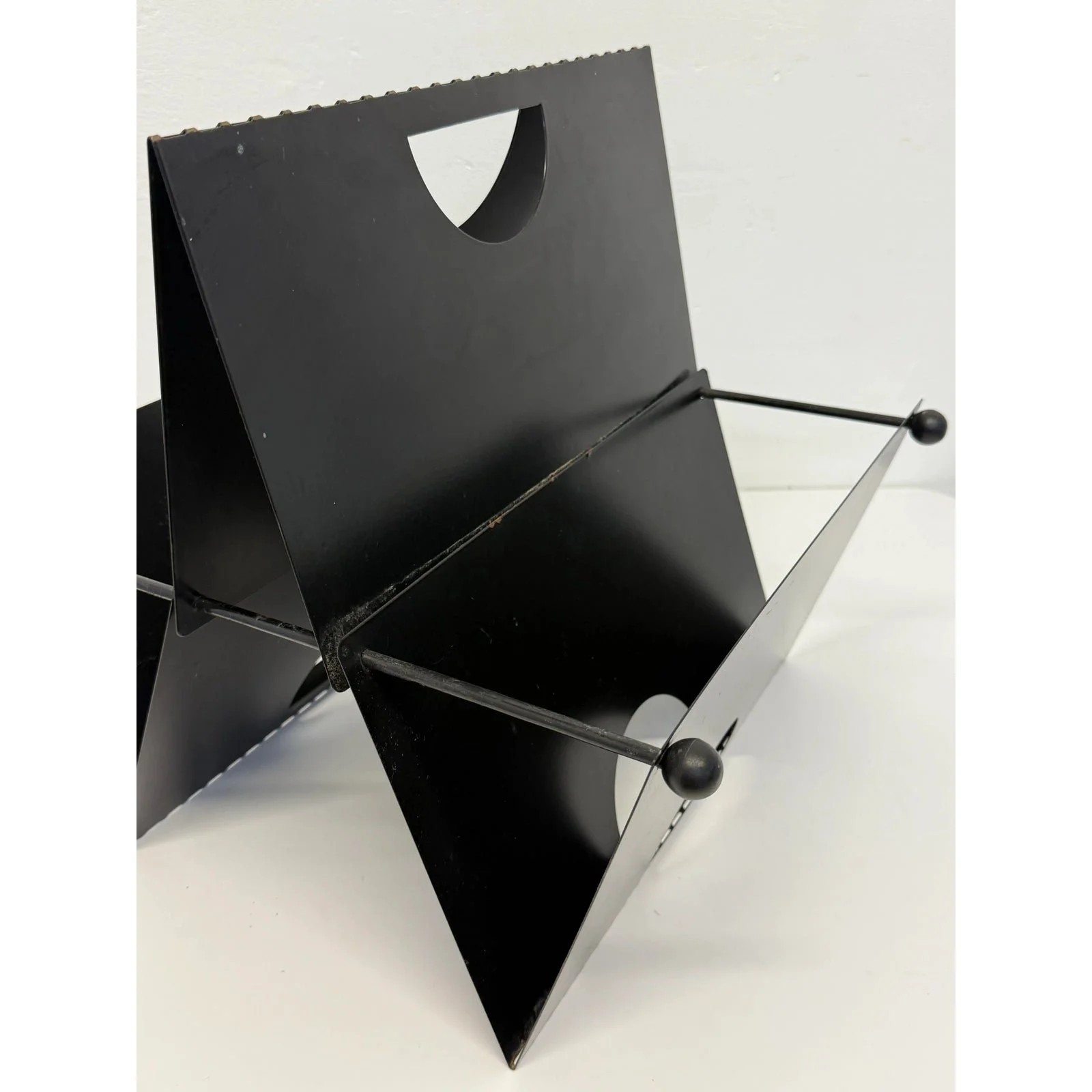 postmodern-memphis-style-black-metal-magazine-rack-1980s-0959