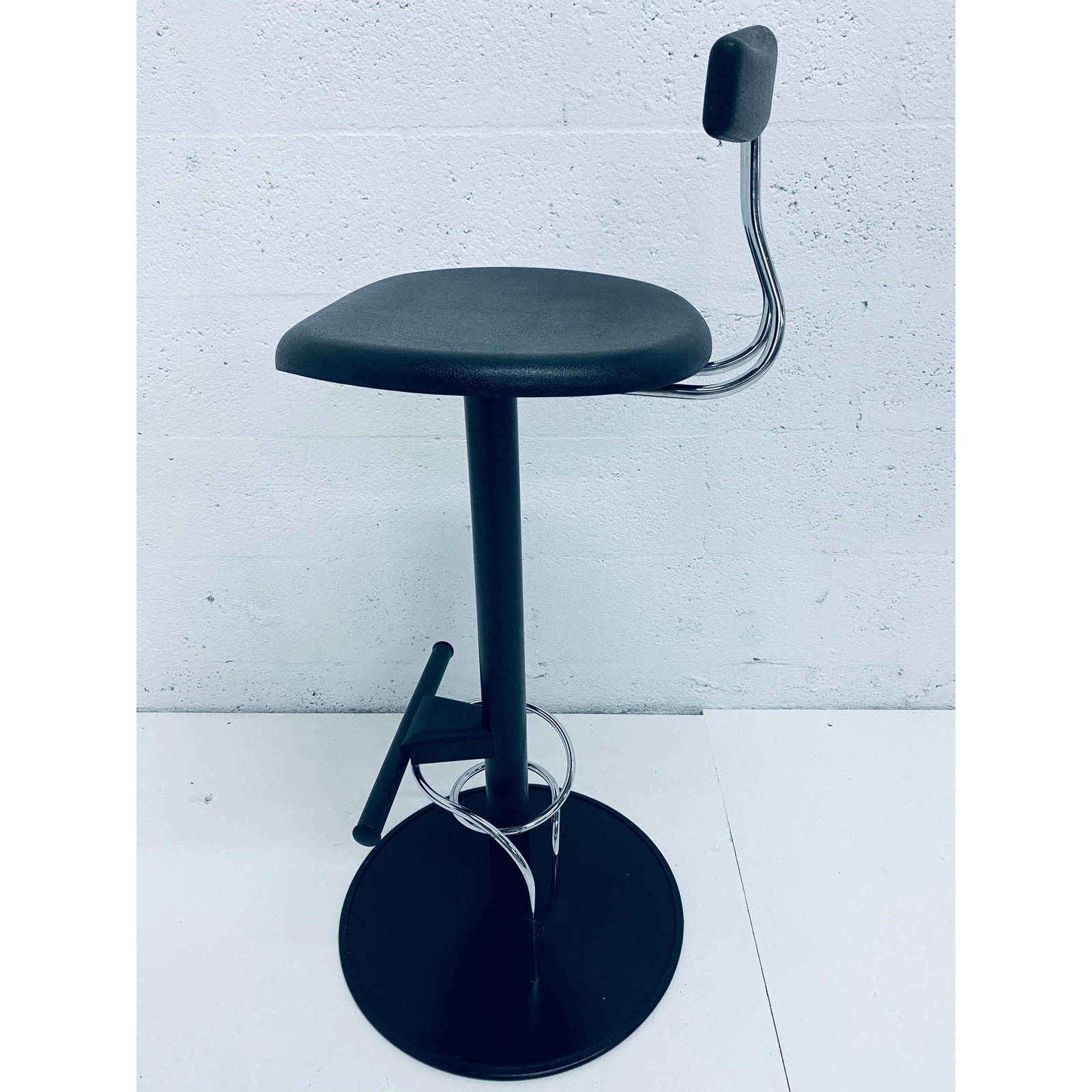 three-postmodern-memphis-style-bar-stools-italy-1980s-8239
