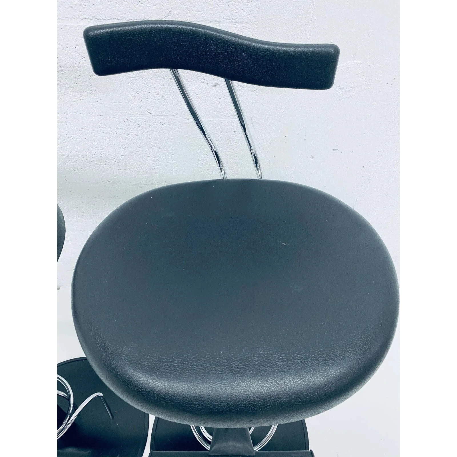 three-postmodern-memphis-style-bar-stools-italy-1980s-3784
