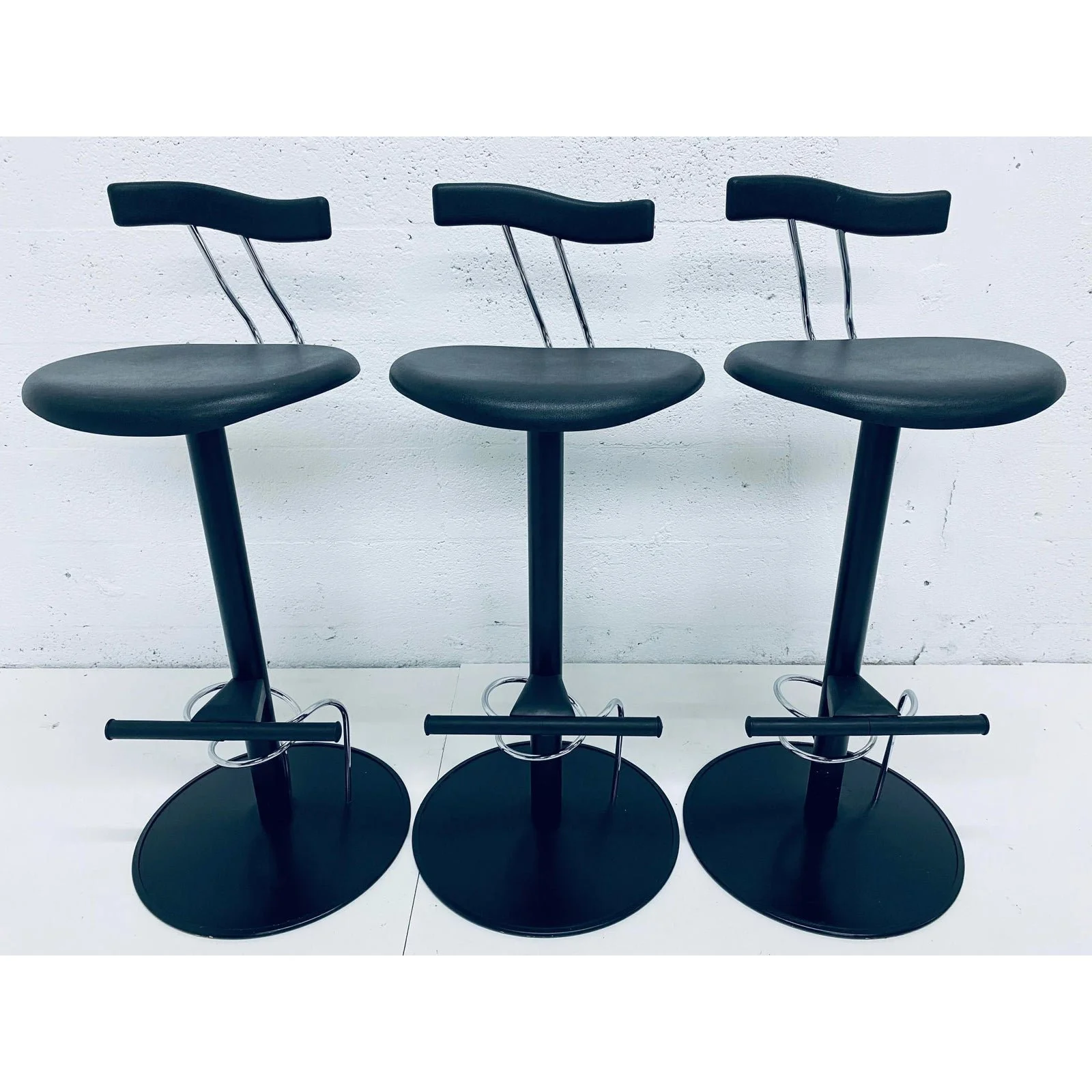 three-postmodern-memphis-style-bar-stools-italy-1980