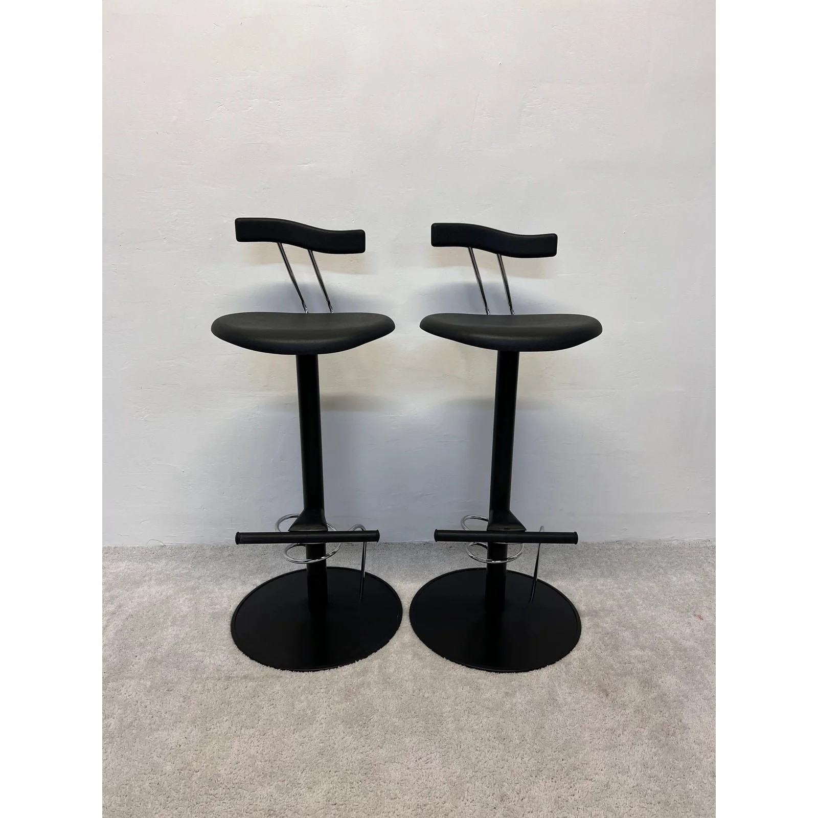 postmodern-memphis-style-bar-stools-italy-1980s-a-pair-3103