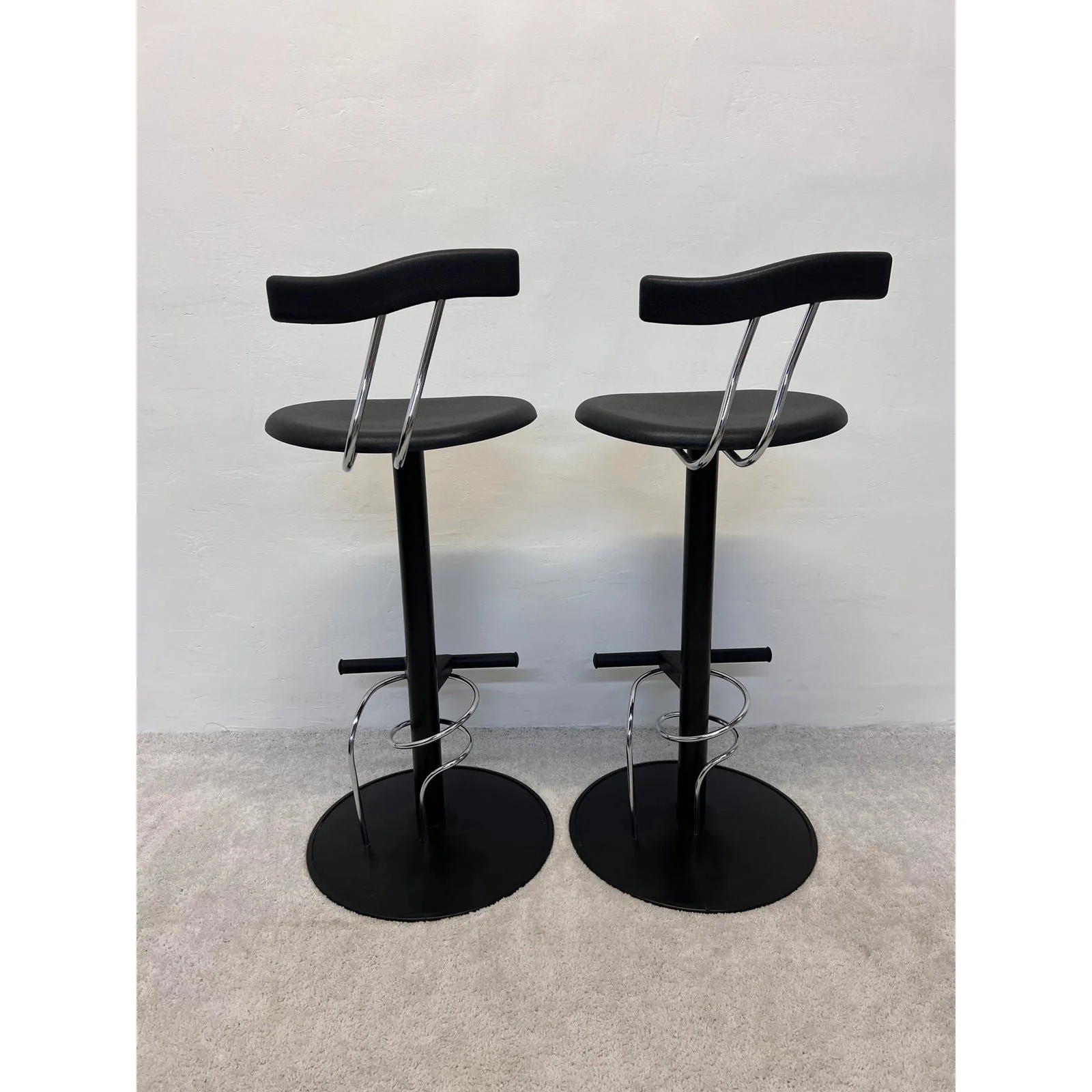 postmodern-memphis-style-bar-stools-italy-1980s-a-pair-2116