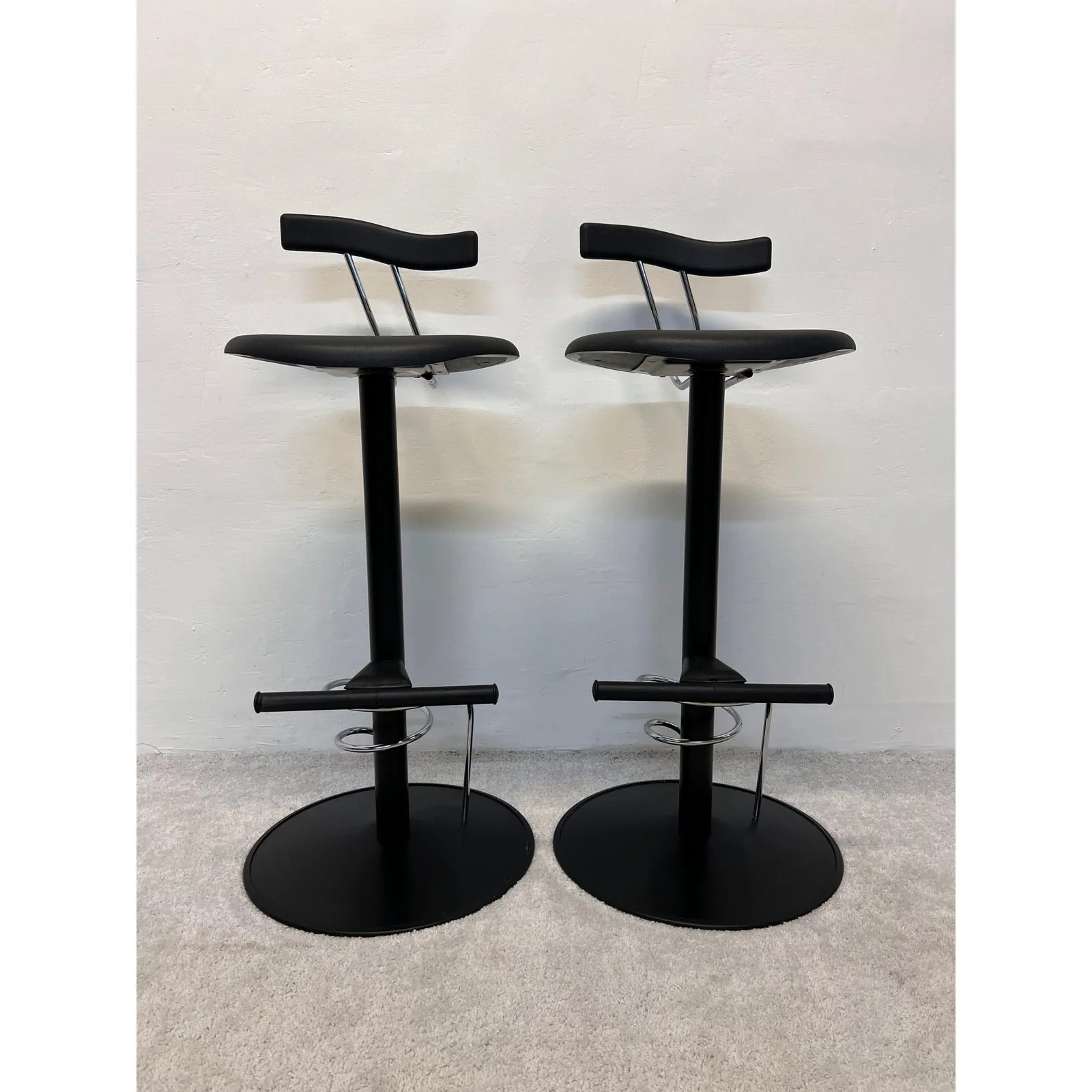 postmodern-memphis-style-bar-stools-italy-1980s-a-pair-4094