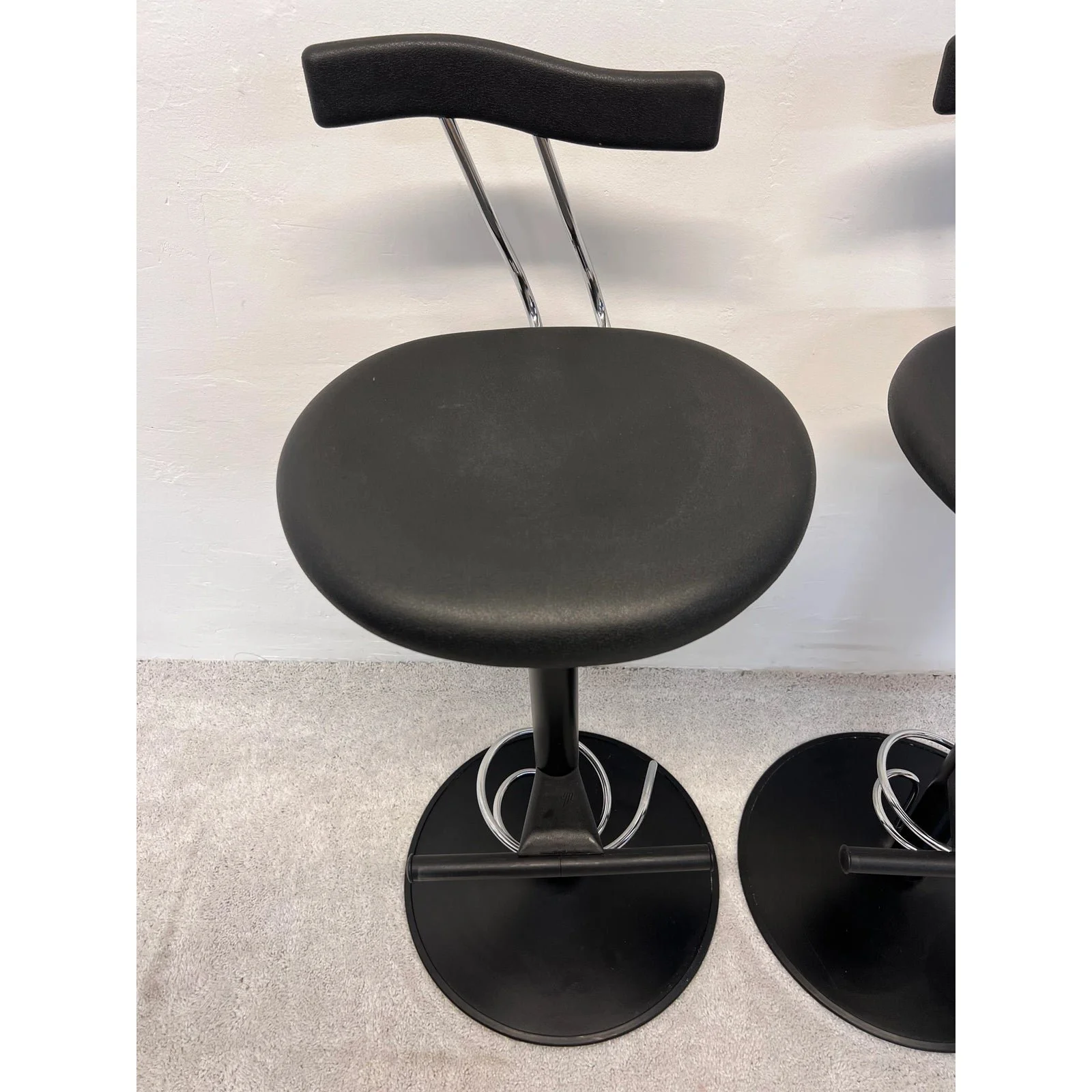 postmodern-memphis-style-bar-stools-italy-1980s-a-pair-5284