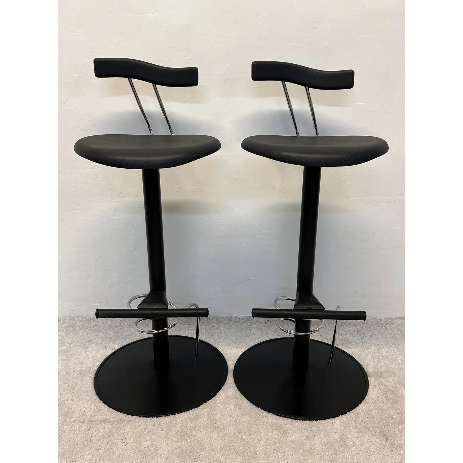 postmodern-memphis-style-bar-stools-italy-1980