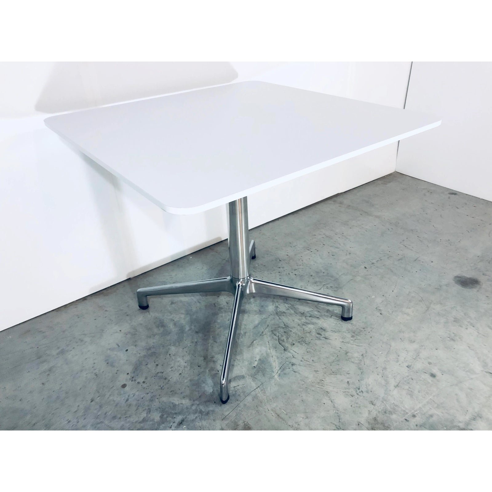 mid-century-modern-eoos-keilhauser-white-juxta-side-table-6966