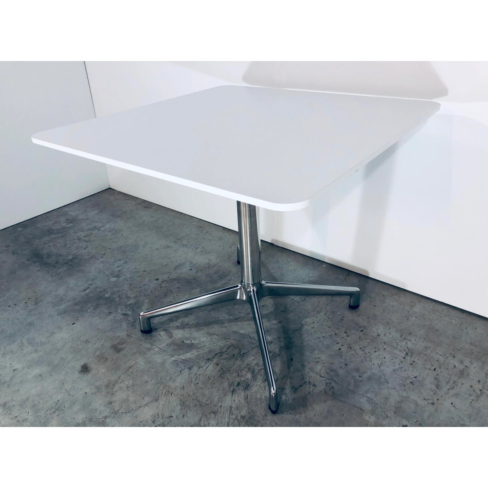 mid-century-modern-eoos-keilhauser-white-juxta-side-table-7692